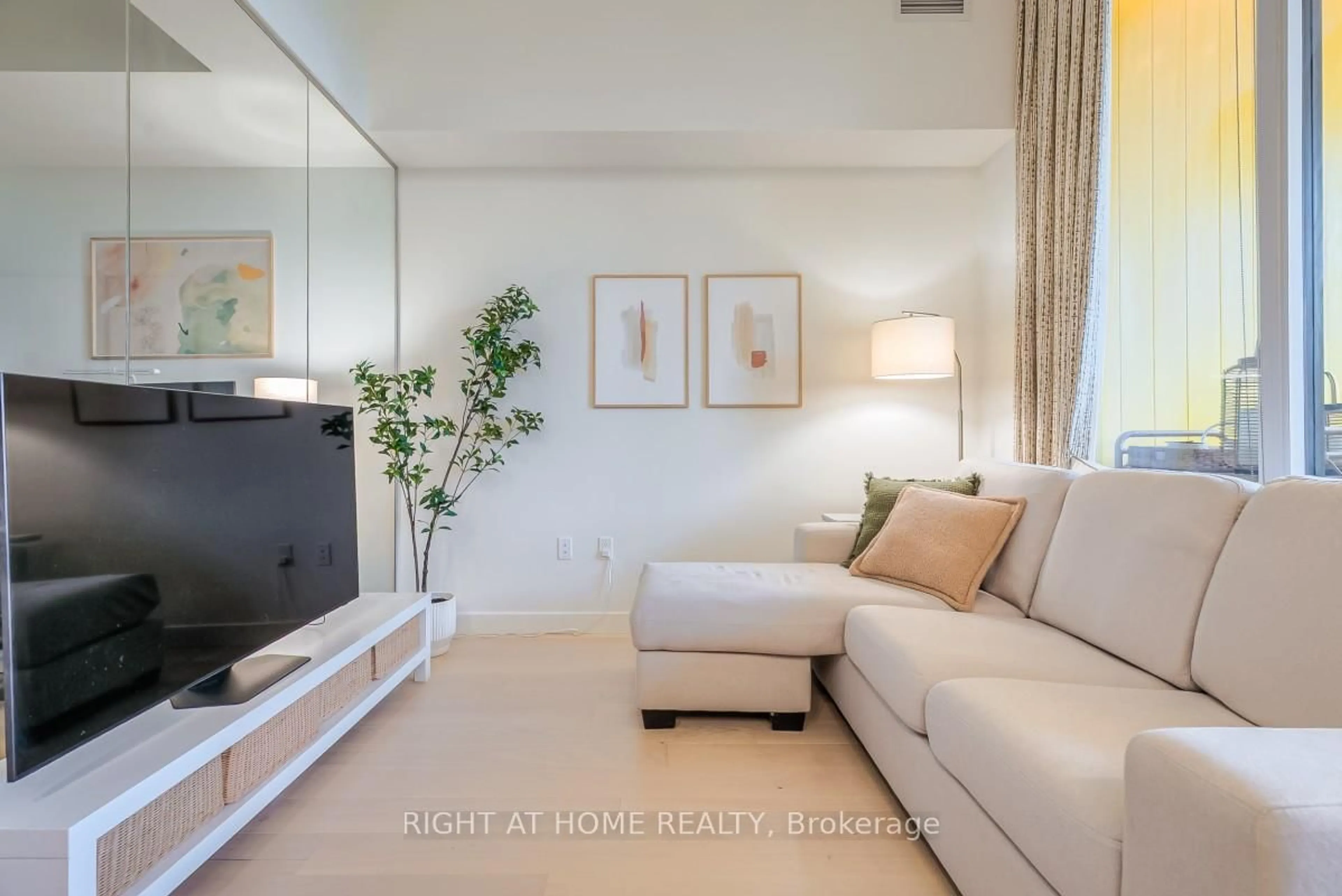 Living room with furniture, unknown for 95 McMahon Dr #511, Toronto Ontario M2K 0H2
