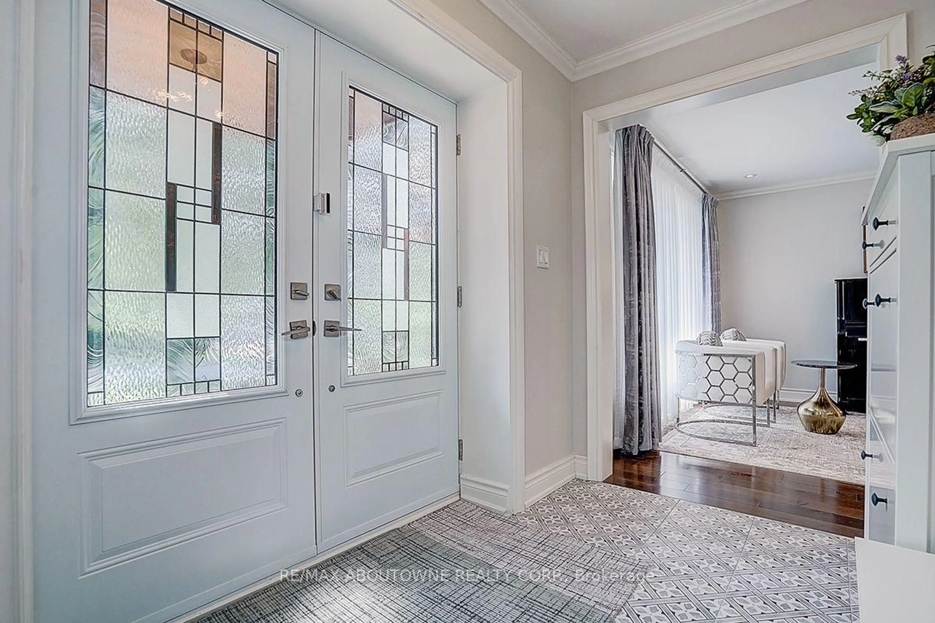 Indoor entryway for 99 Brahms Ave, Toronto Ontario M2H 1H5