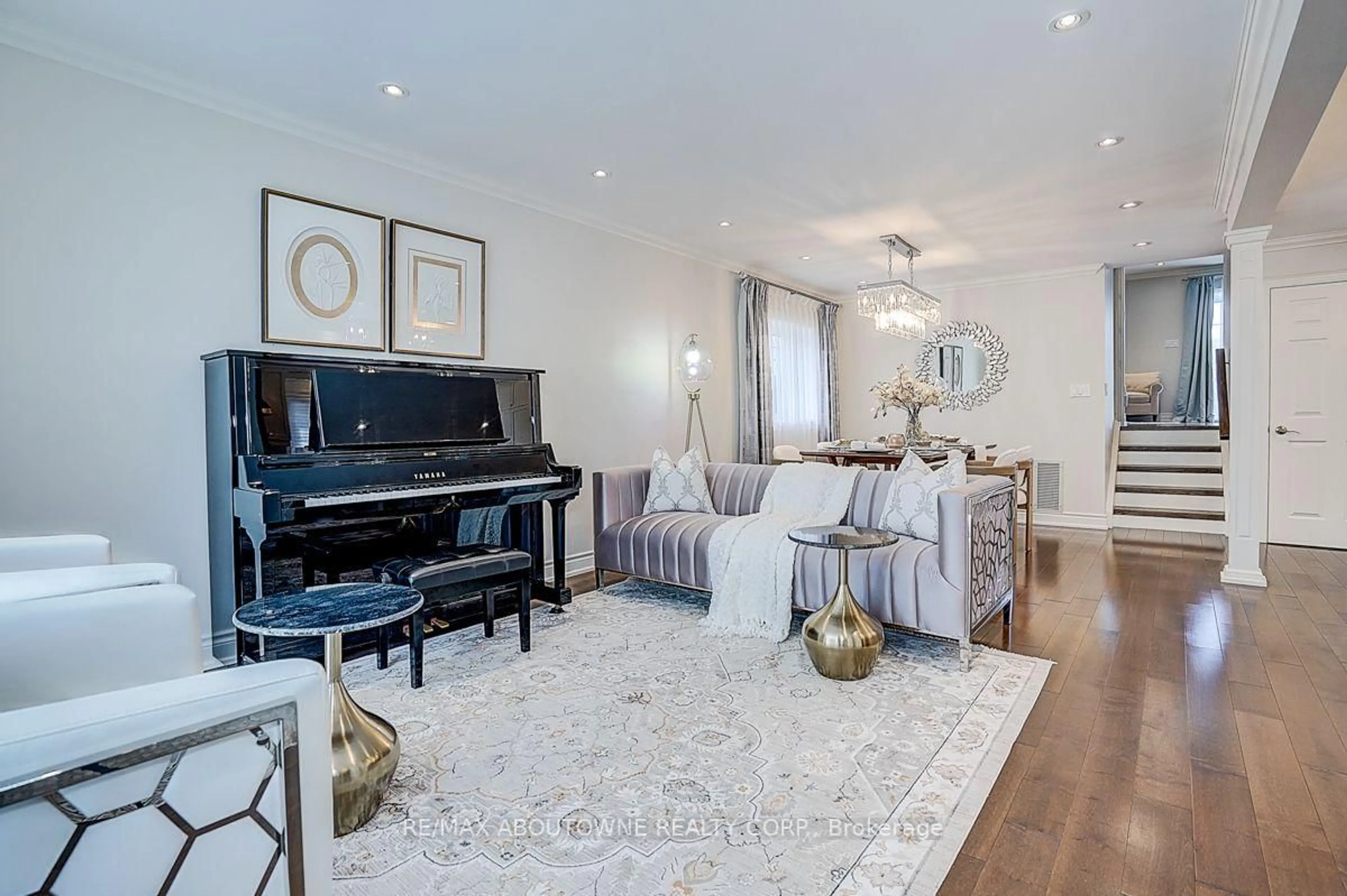 Living room with furniture, unknown for 99 Brahms Ave, Toronto Ontario M2H 1H5