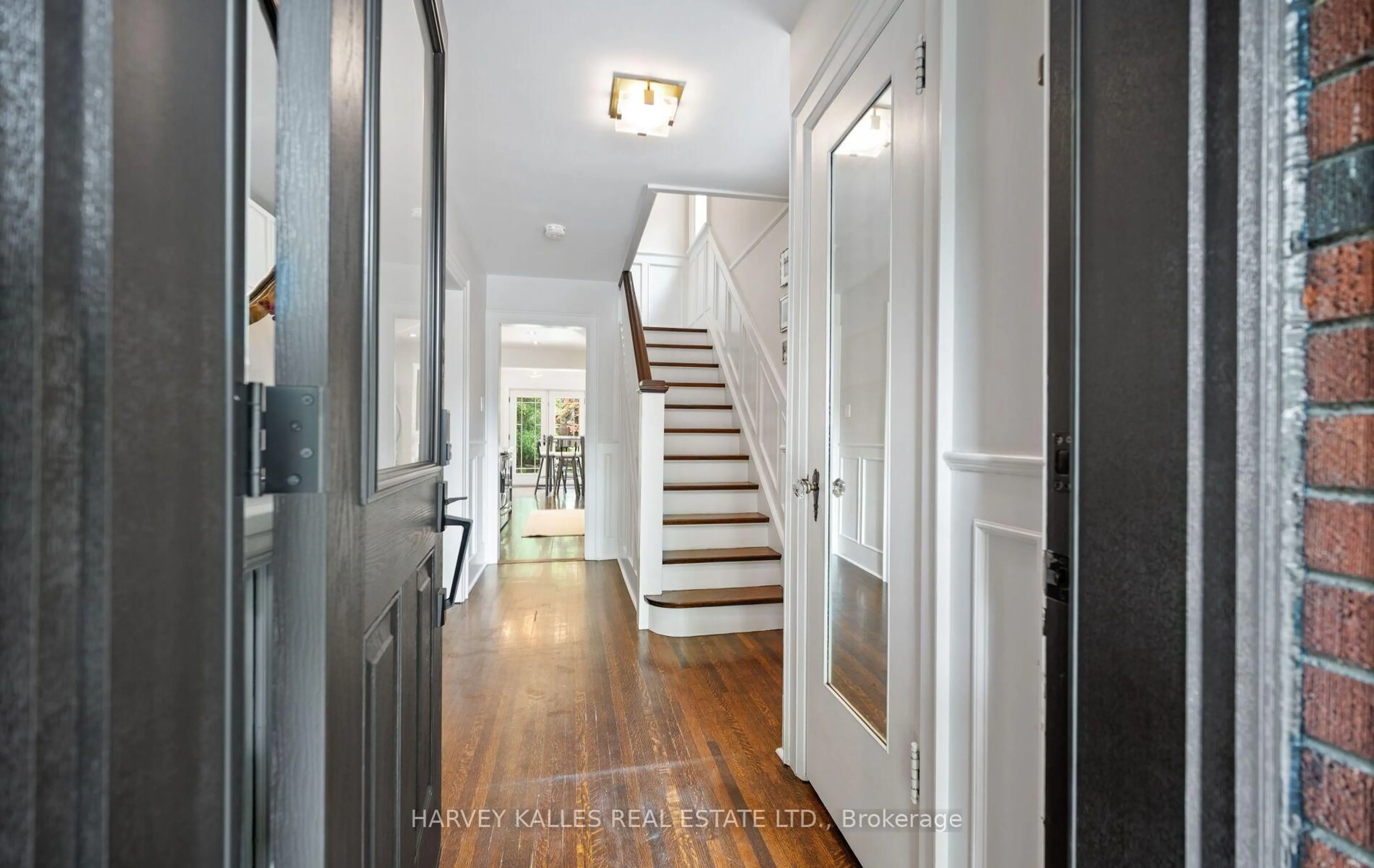 Indoor entryway for 494 Roselawn Ave, Toronto Ontario M5N 1J8