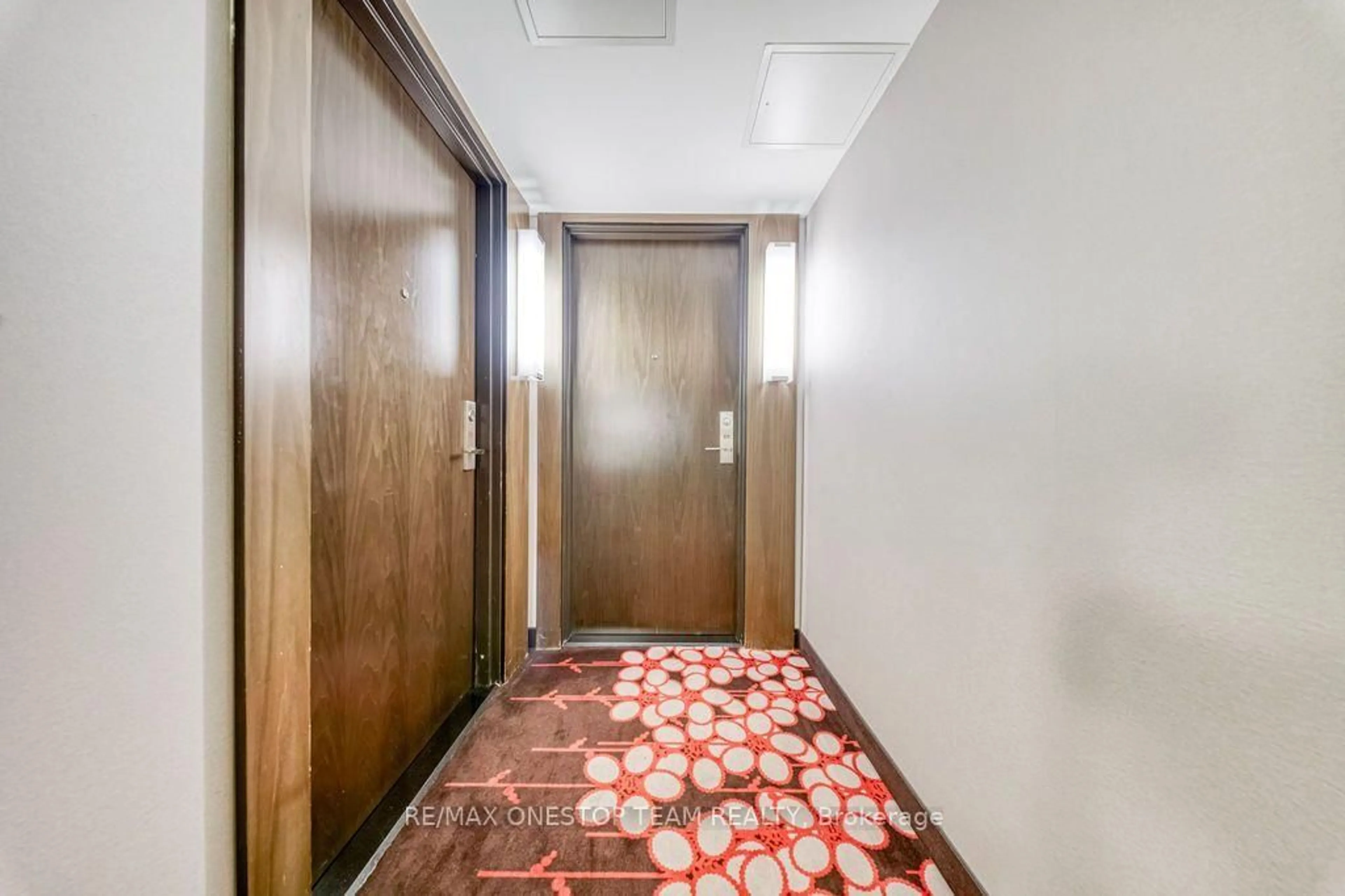 Indoor foyer for 88 Sheppard Ave #811, Toronto Ontario M2N 6Y2