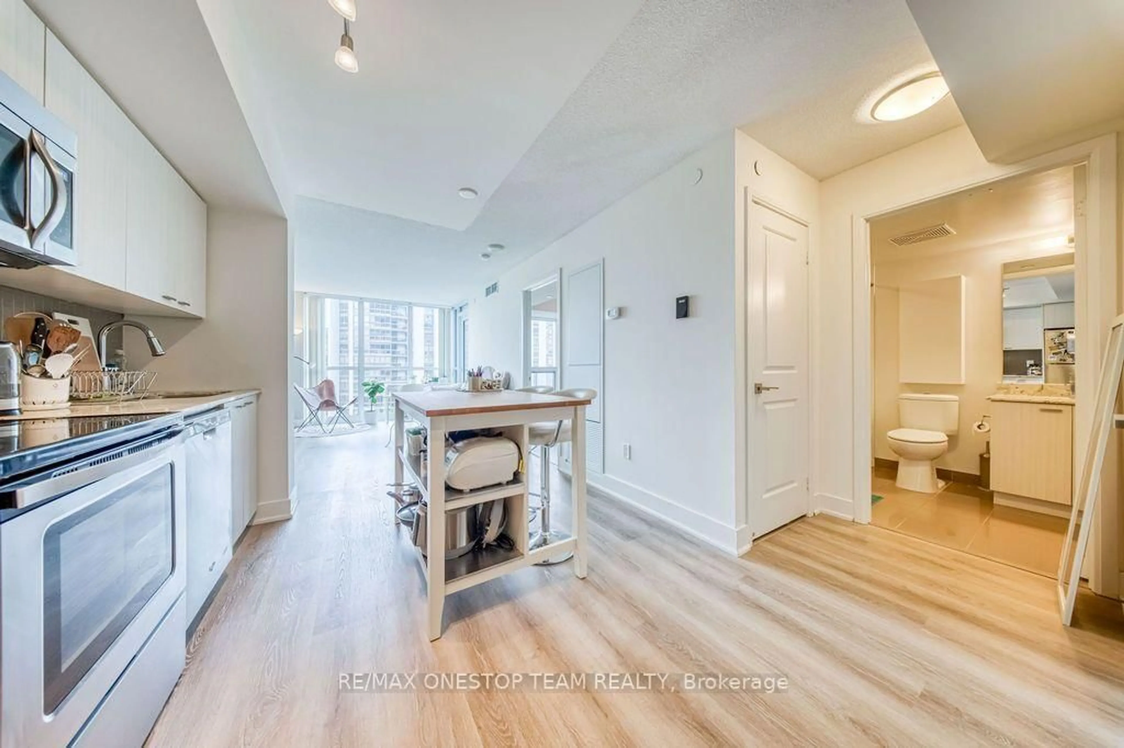 Unknown for 88 Sheppard Ave #811, Toronto Ontario M2N 6Y2