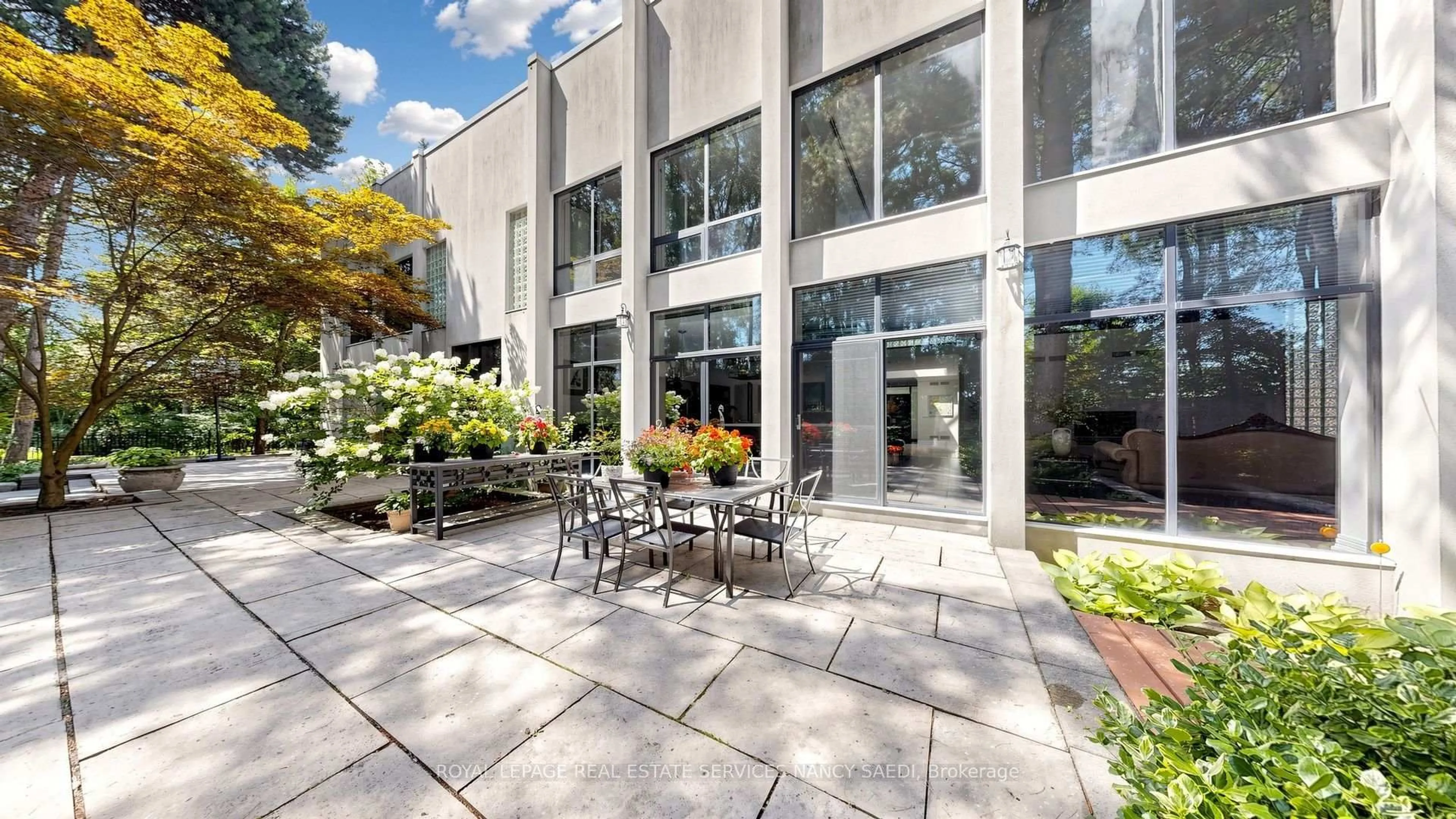 Patio, building for 5 Abrams Pl, Toronto Ontario M2L 1W7