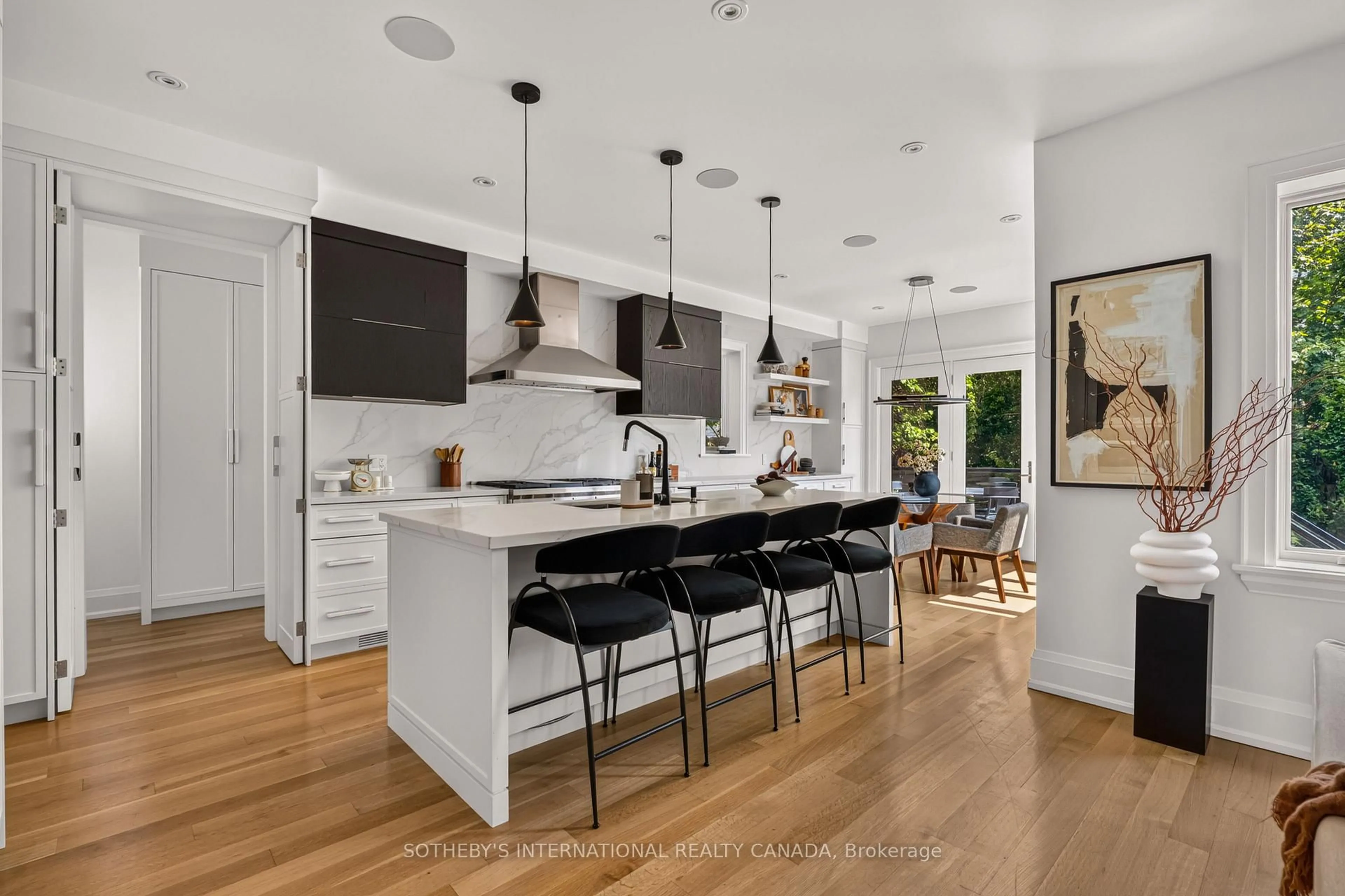 Open concept kitchen, unknown for 60 St Andrews Gdns, Toronto Ontario M4W 2E1