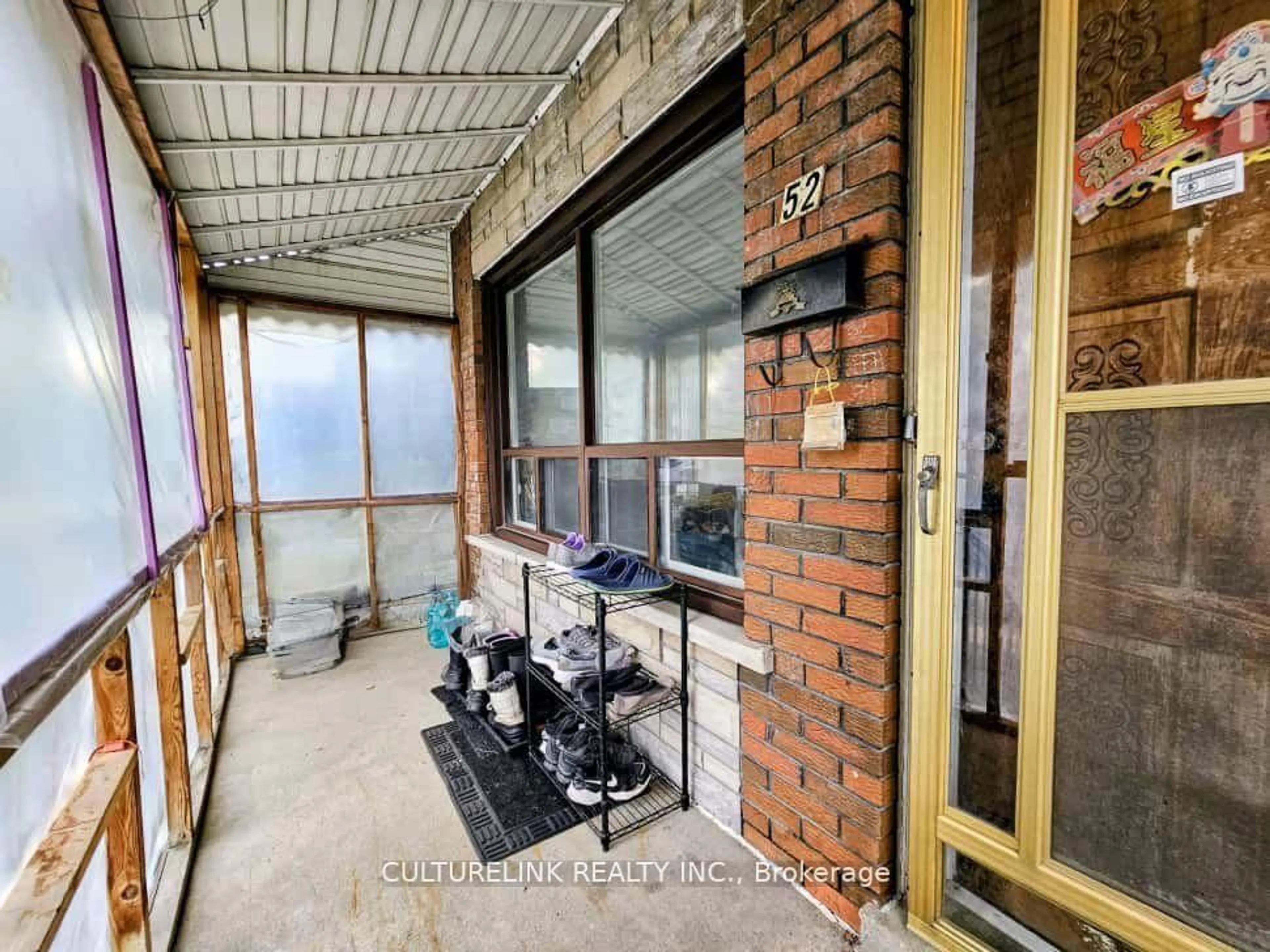 Balcony in the apartment, unknown for 52 Palmerston Ave, Toronto Ontario M6J 2J1