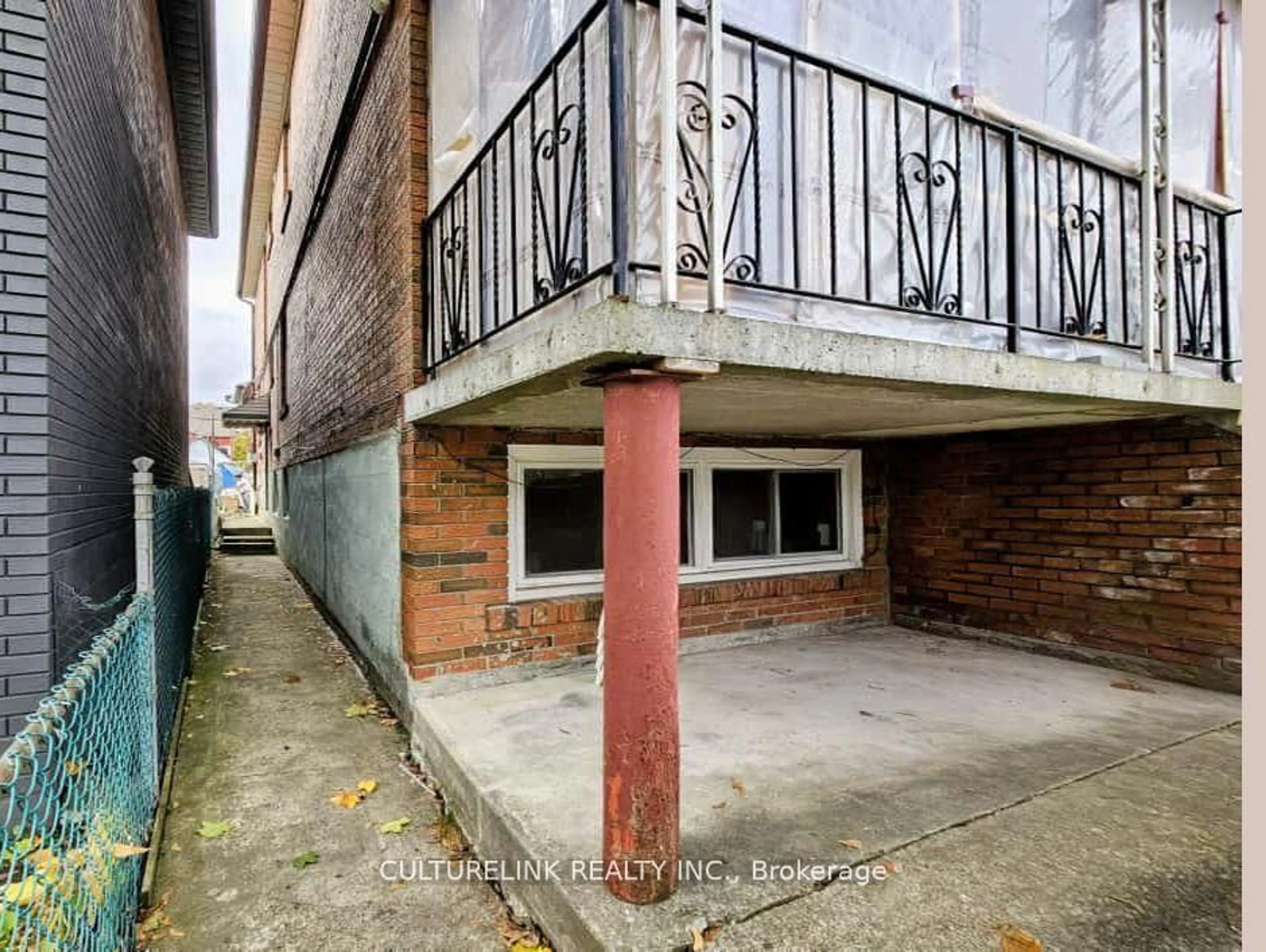 Balcony in the apartment, building for 52 Palmerston Ave, Toronto Ontario M6J 2J1