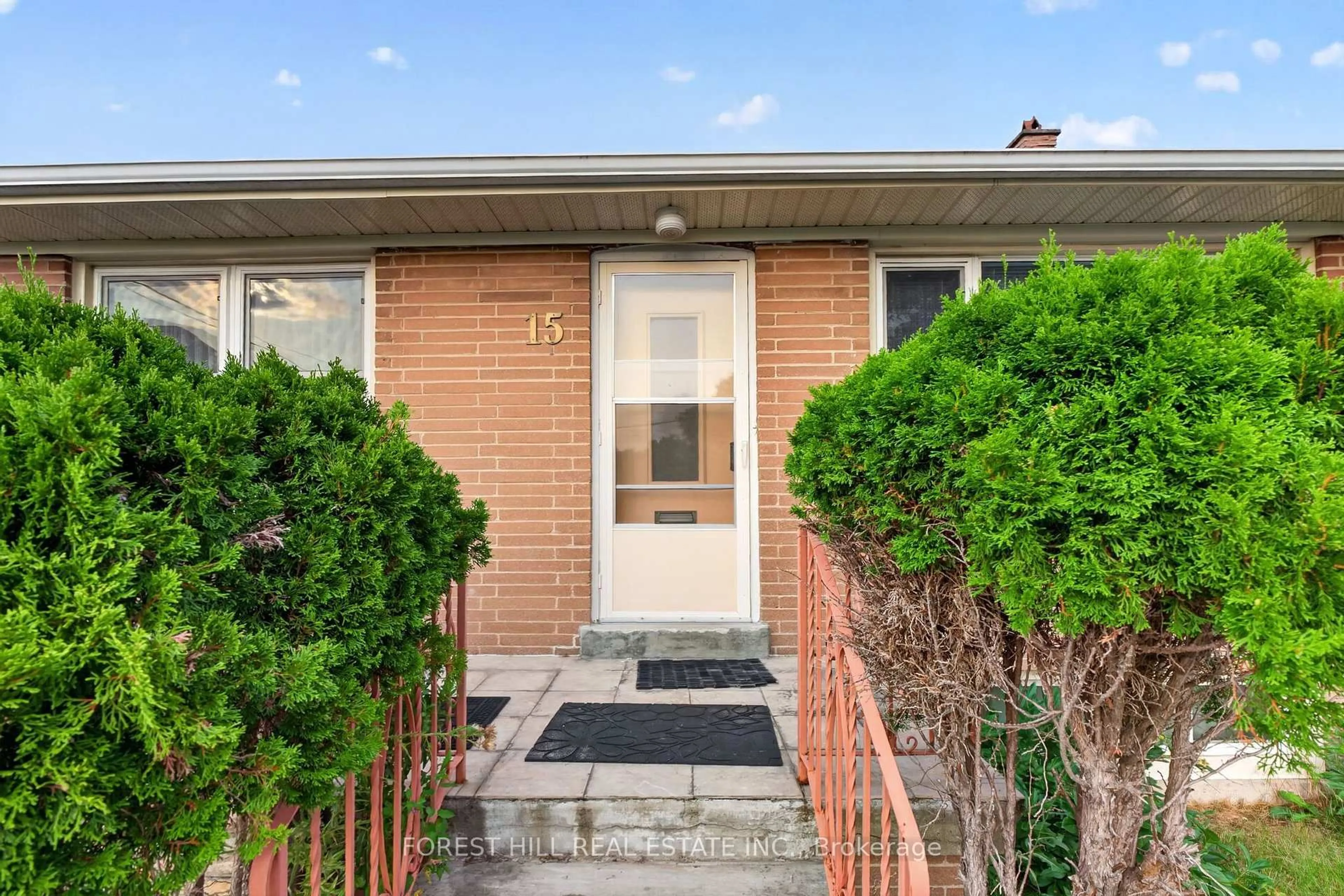 Home with brick exterior material, street for 15 Robson Pl, Toronto Ontario M2R 2Y3