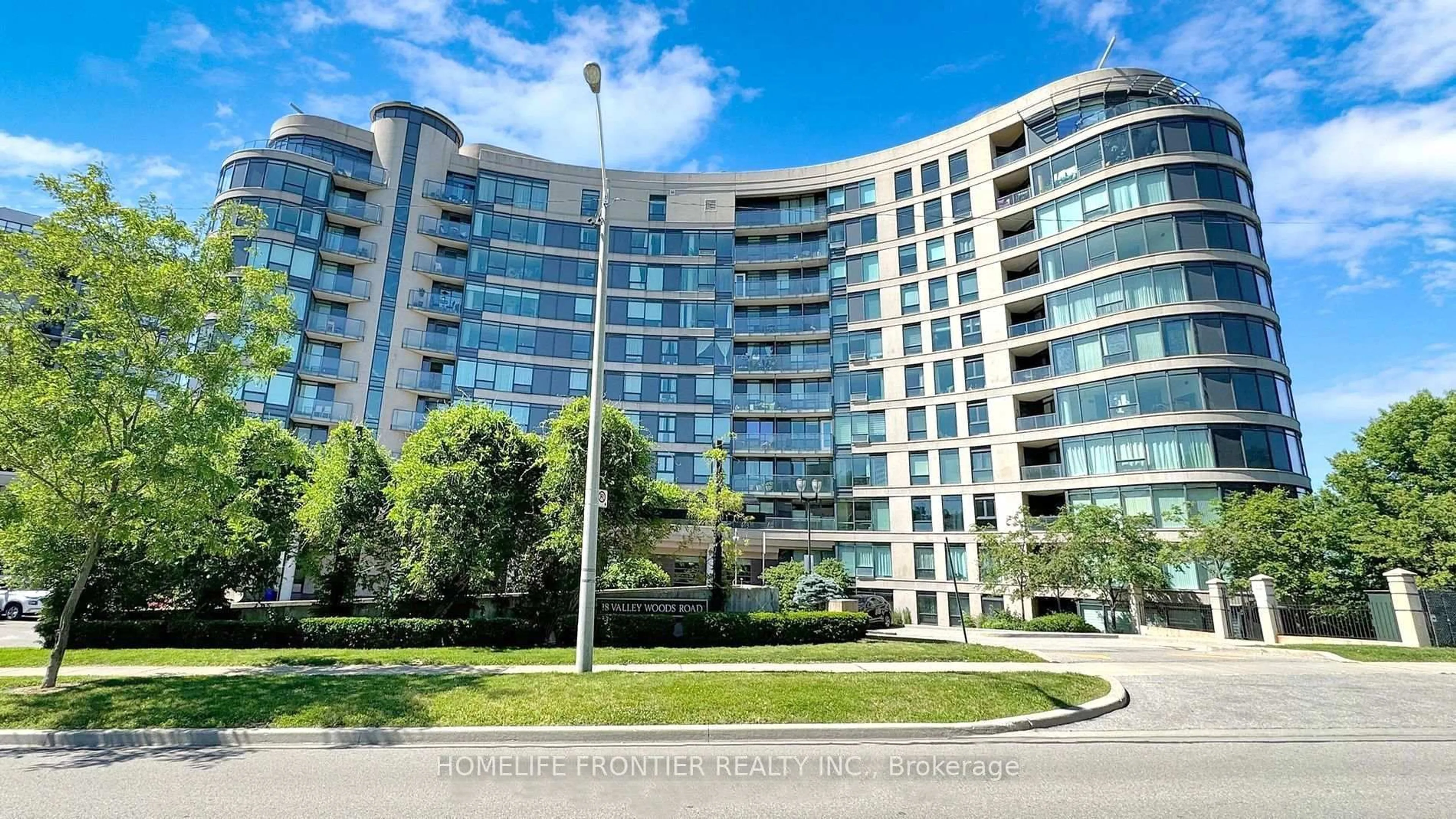Indoor foyer for 18 Valley Woods Rd #716, Toronto Ontario M3A 0A1