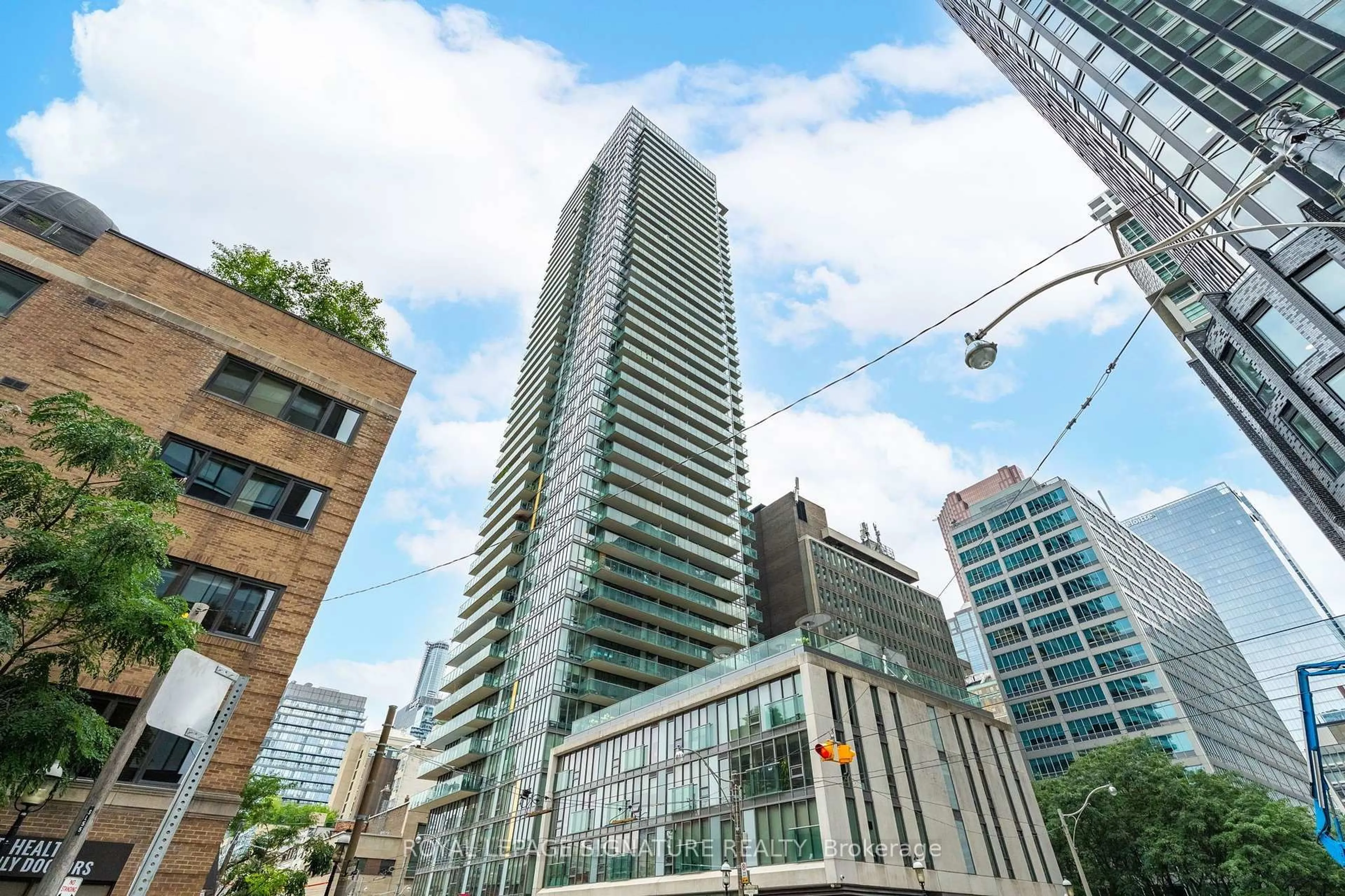 Patio, building for 33 Lombard St #316, Toronto Ontario M5C 3H8