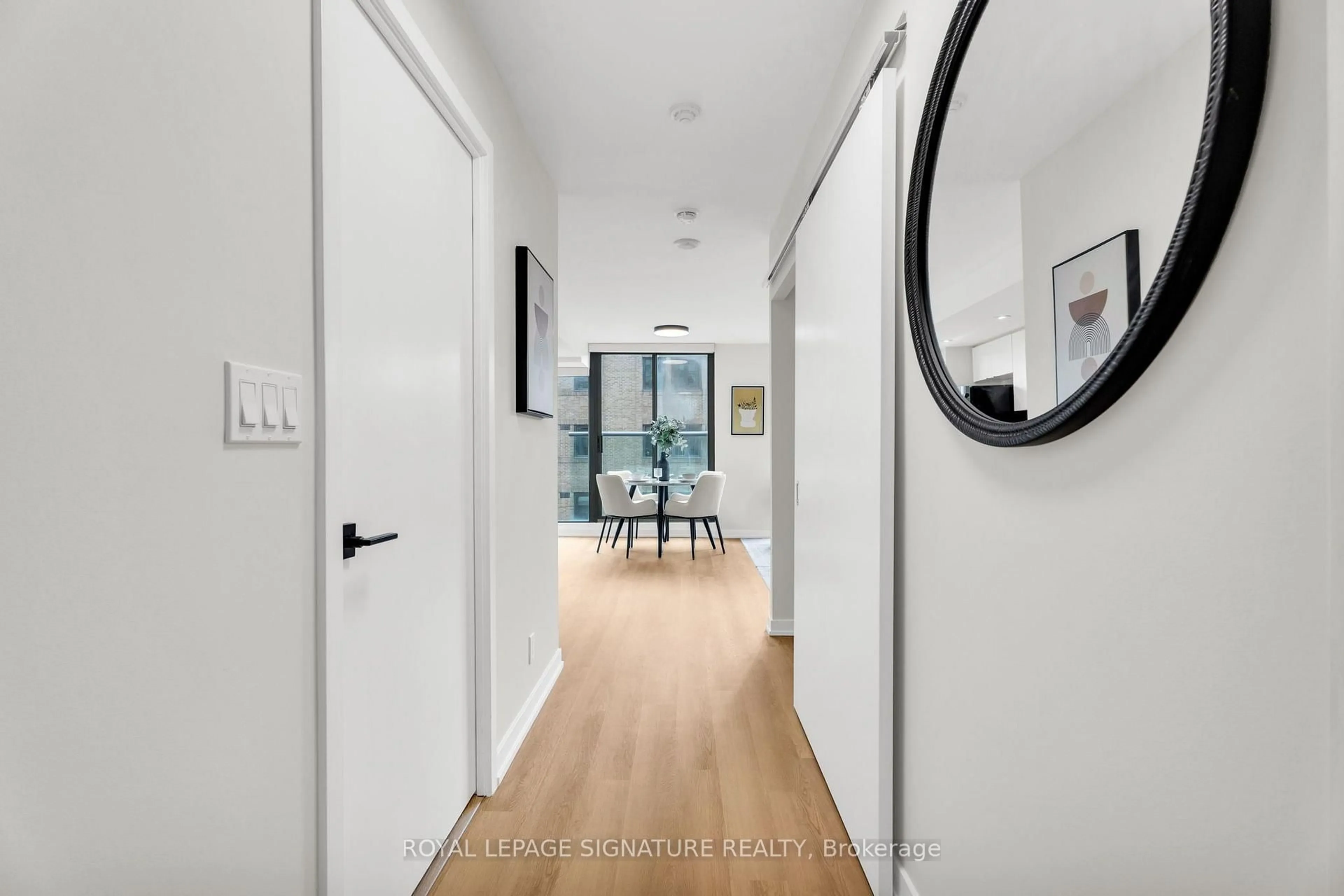 Indoor entryway for 33 Lombard St #316, Toronto Ontario M5C 3H8