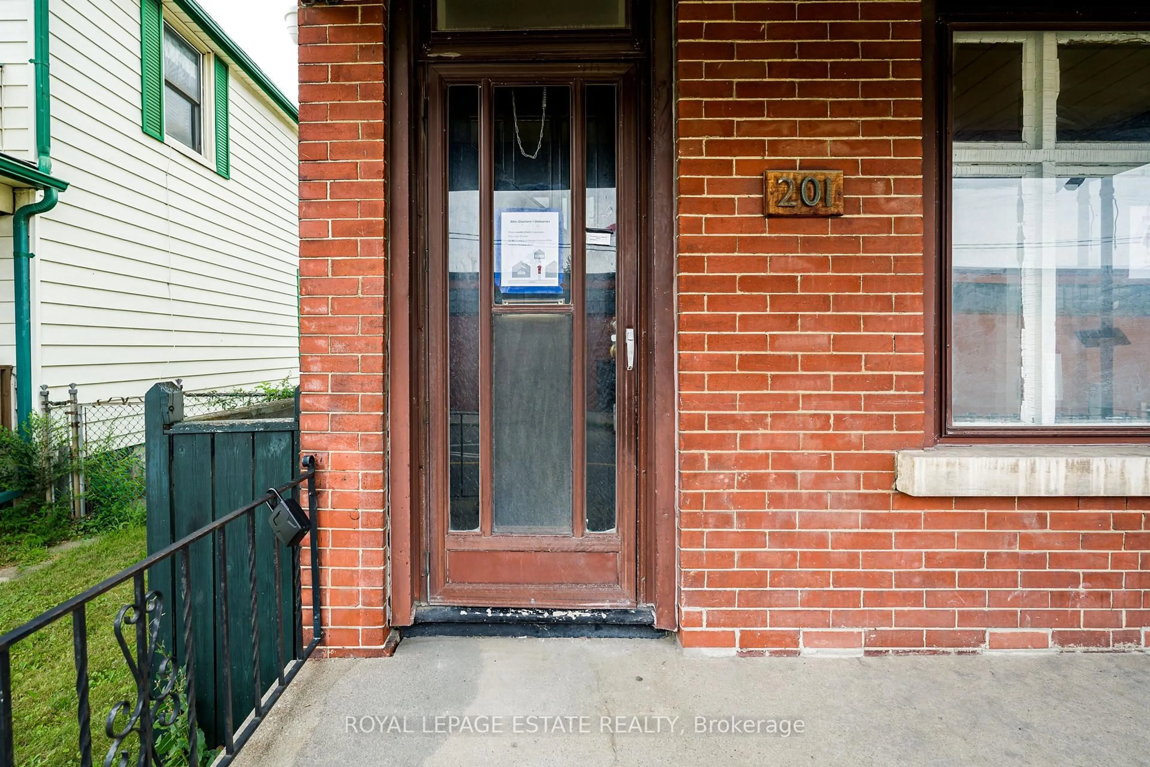 Unknown for 201 Christie St, Toronto Ontario M6G 3B5