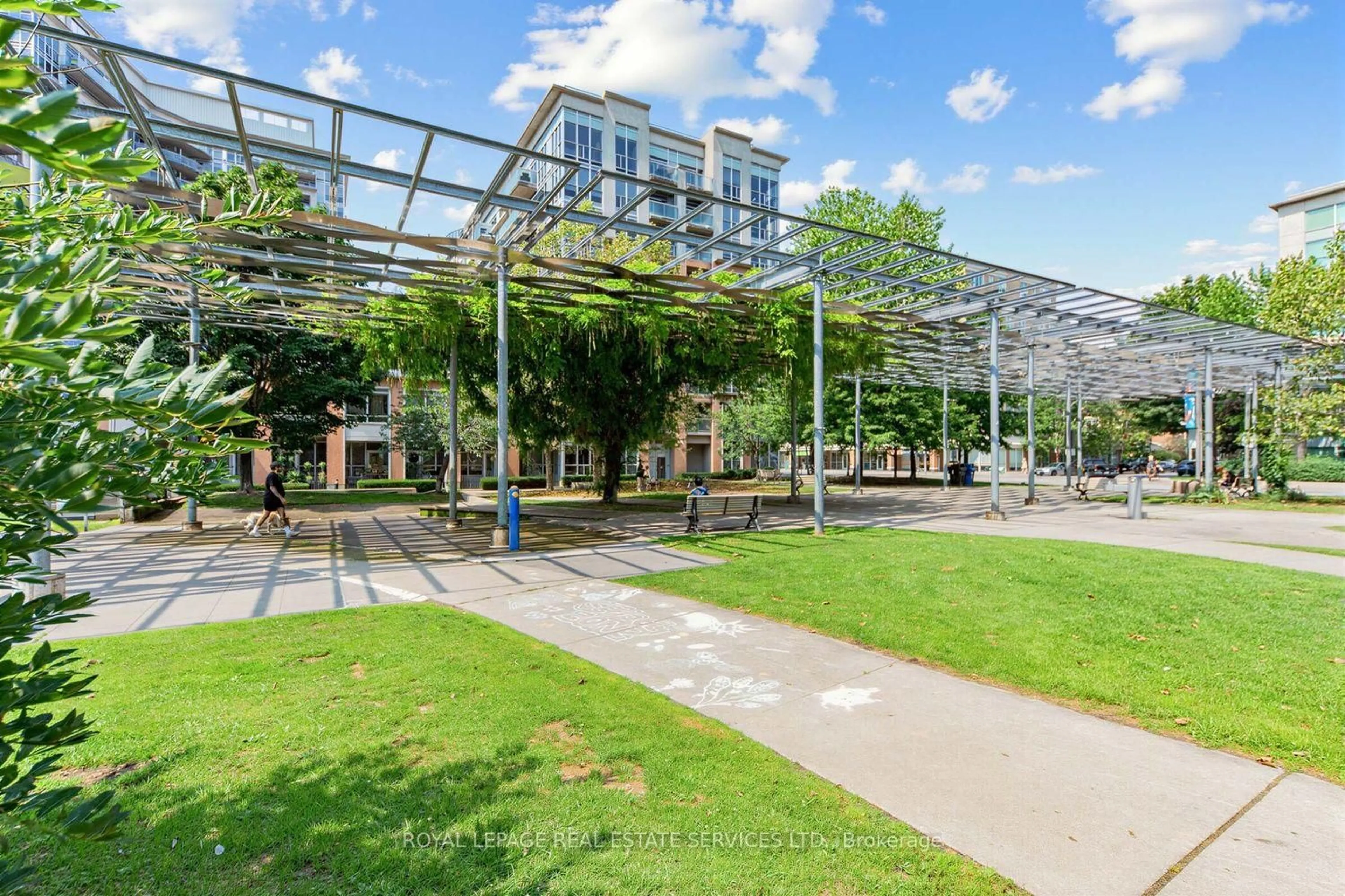 Patio, street for 1005 King St #337, Toronto Ontario M6K 3M8