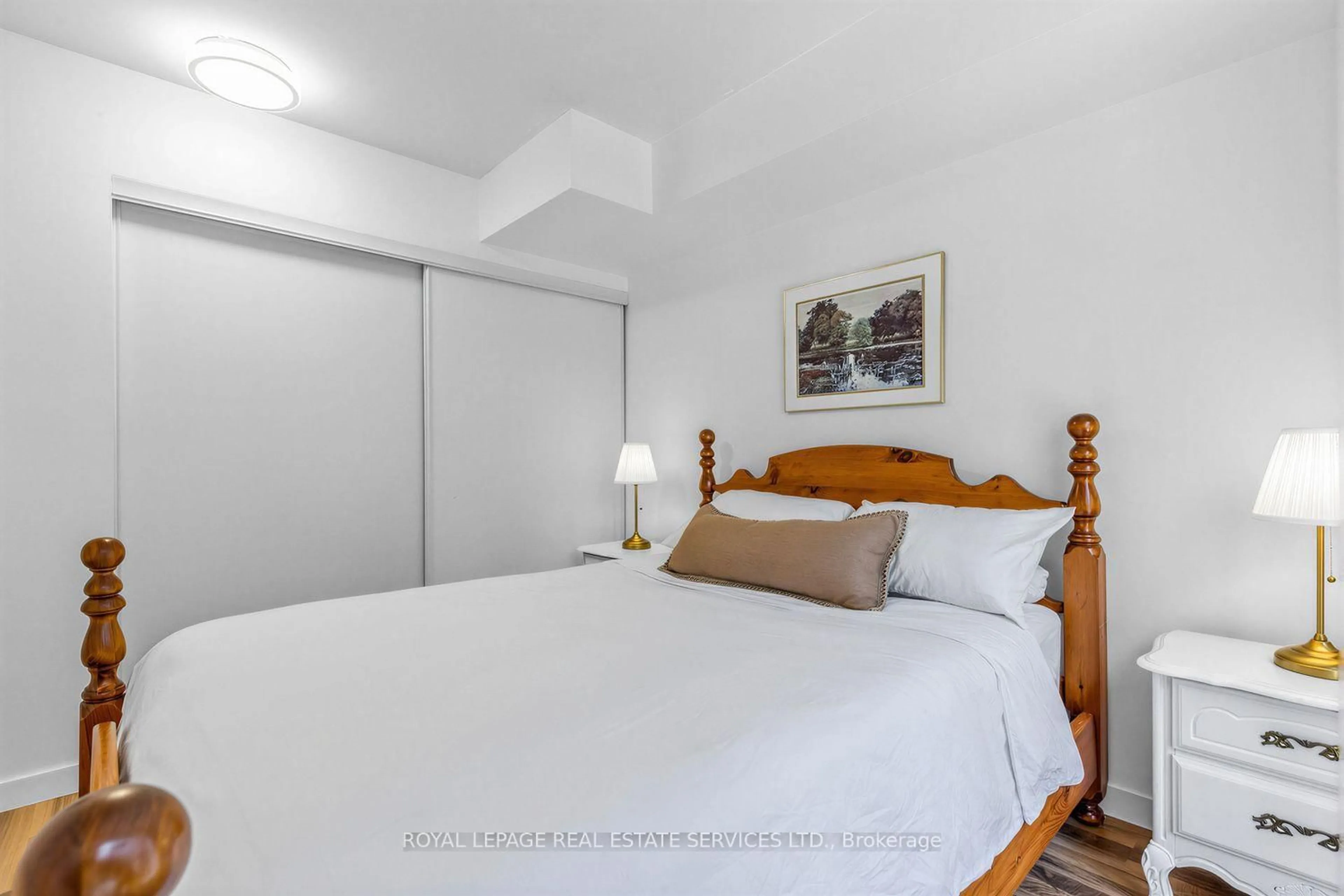 Bedroom with bed, unknown for 1005 King St #337, Toronto Ontario M6K 3M8