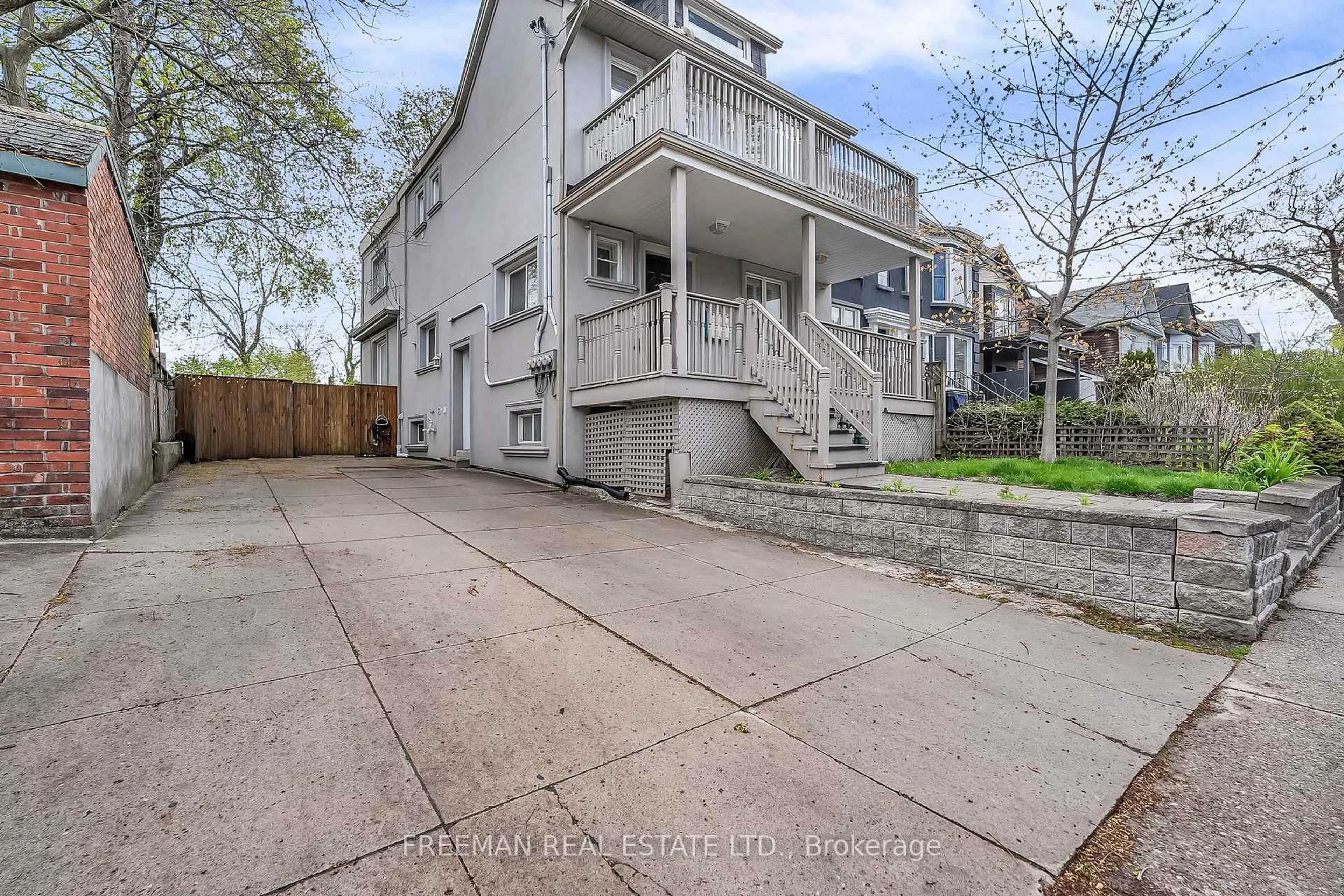 Patio, street for 12 Arlington Ave, Toronto Ontario M6G 3K8