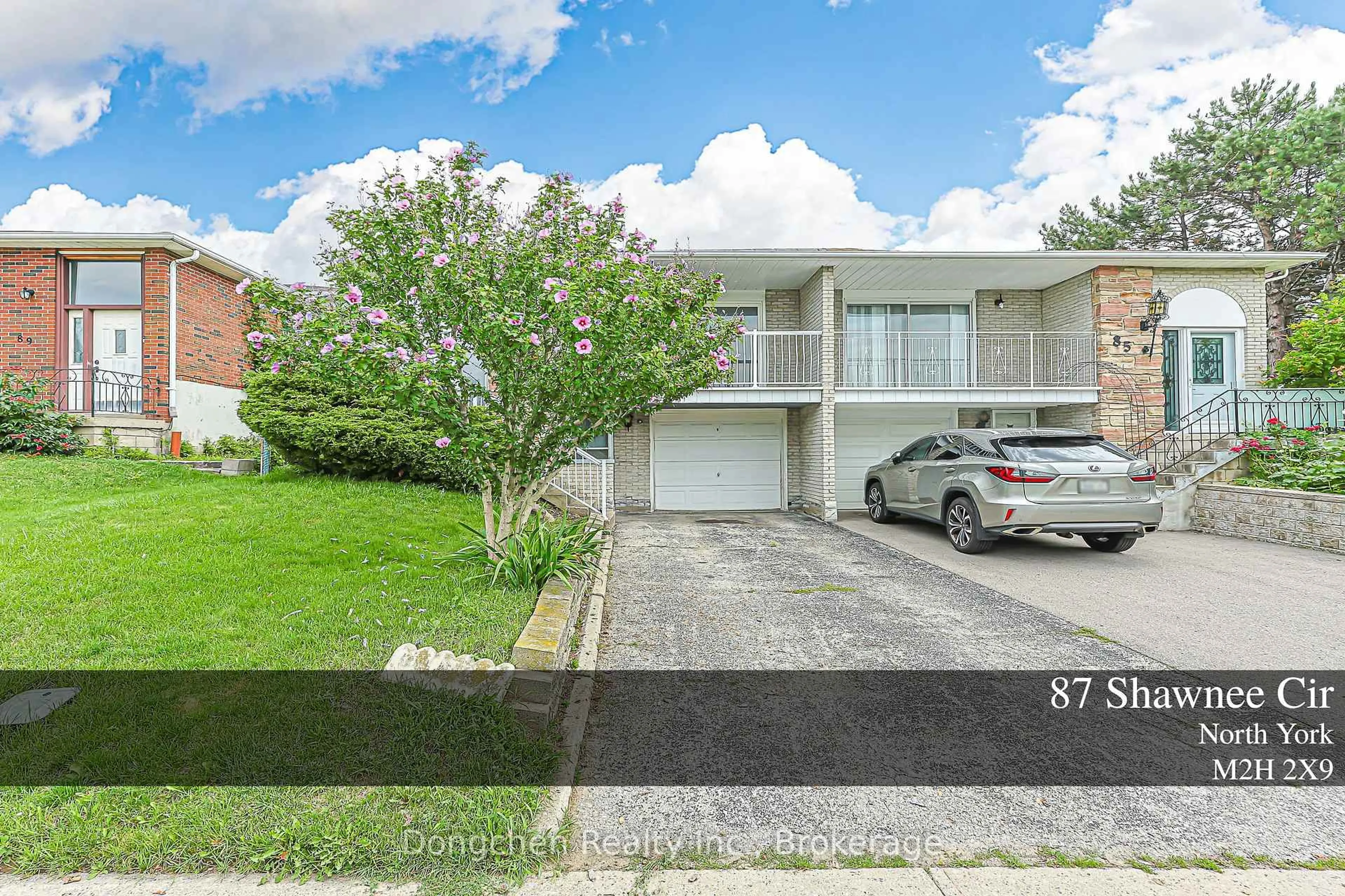 A pic from outside/outdoor area/front of a property/back of a property/a pic from drone, street for 87 Shawnee Circ, Toronto Ontario M2H 2X9
