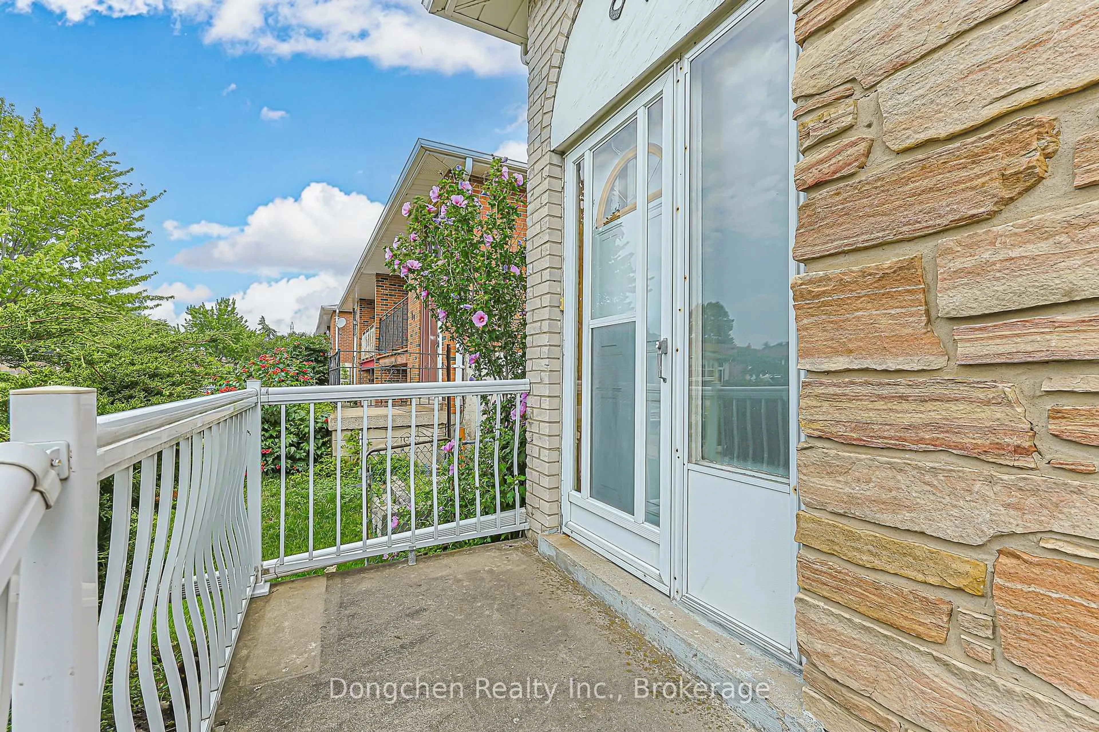 Balcony in the apartment, water/lake/river/ocean view for 87 Shawnee Circ, Toronto Ontario M2H 2X9