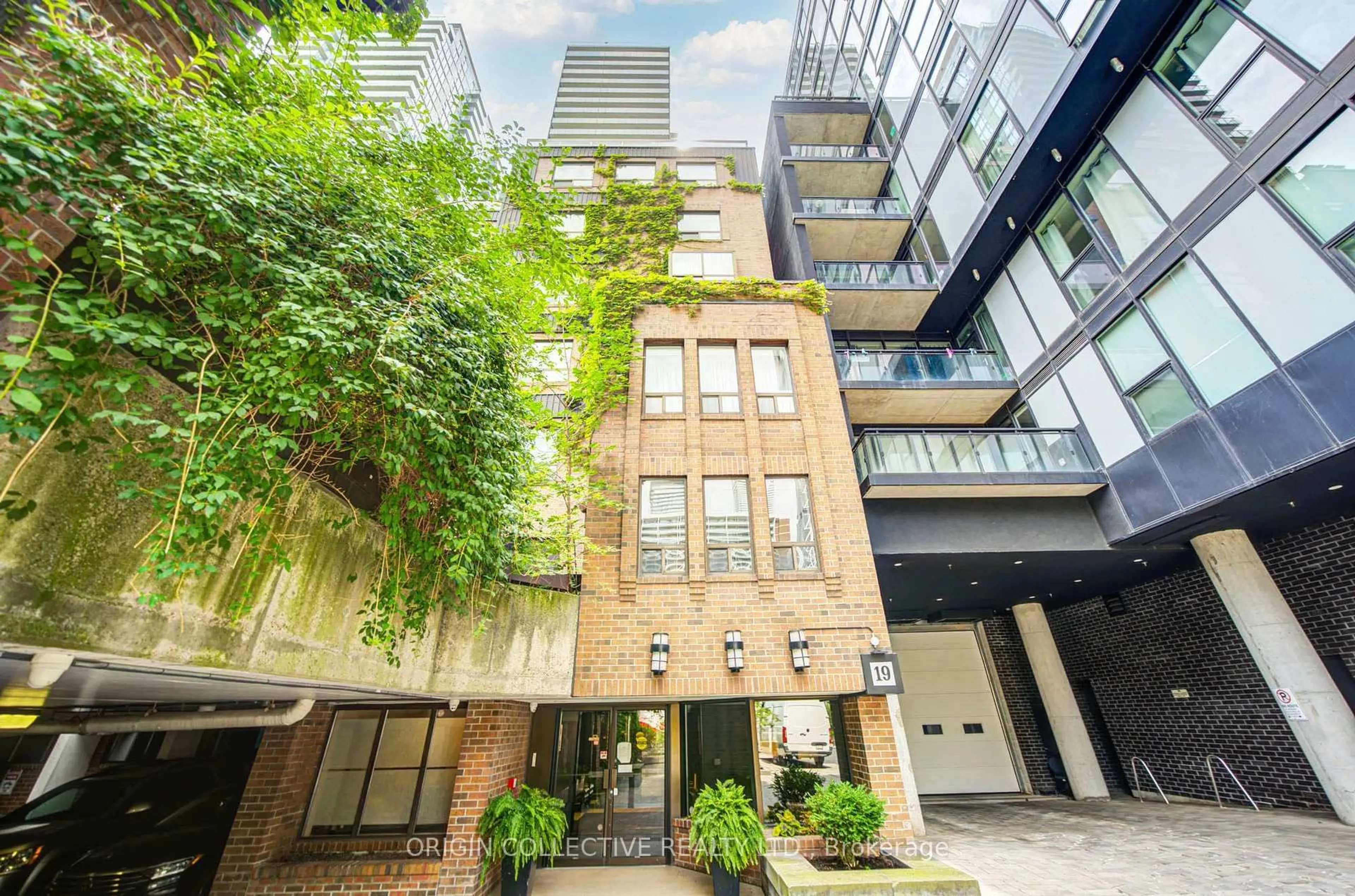 Unknown for 19 Dundonald St #305, Toronto Ontario M4Y 1K3