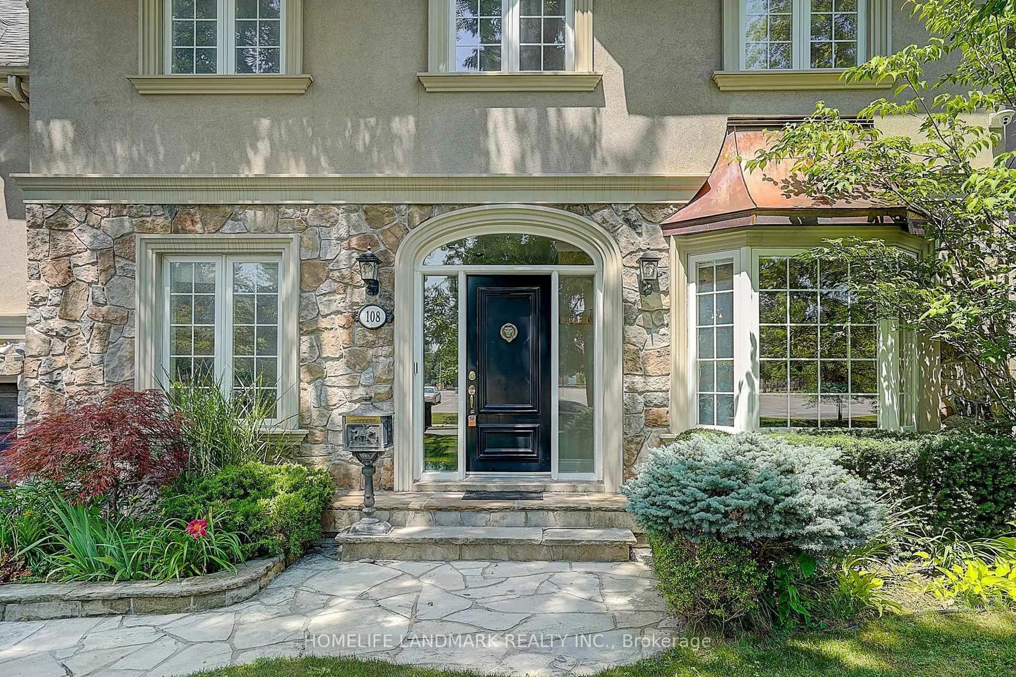 Indoor entryway for 108 Empress Ave, Toronto Ontario M2N 3T6