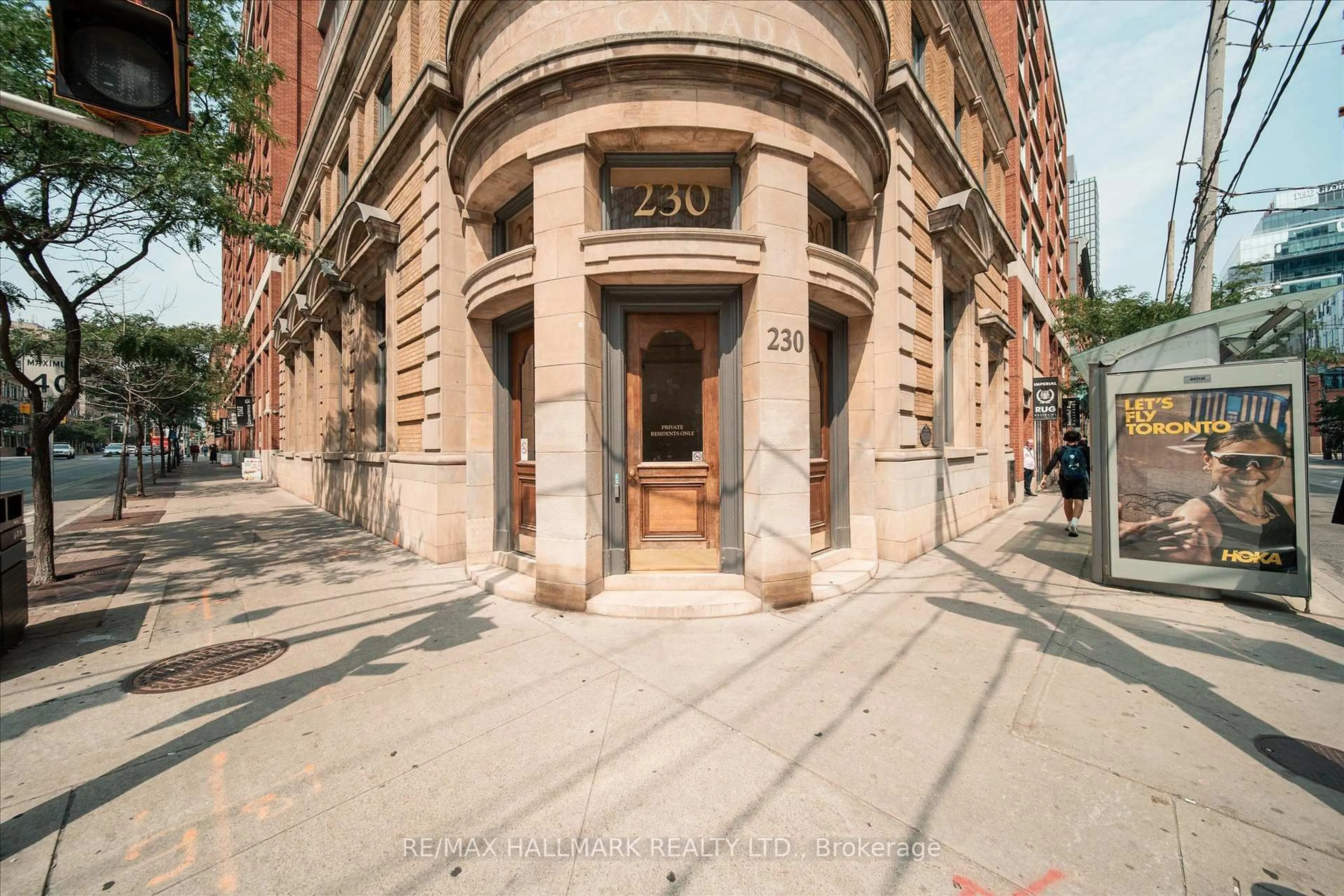 Indoor foyer for 230 King St #706, Toronto Ontario M5A 1K5