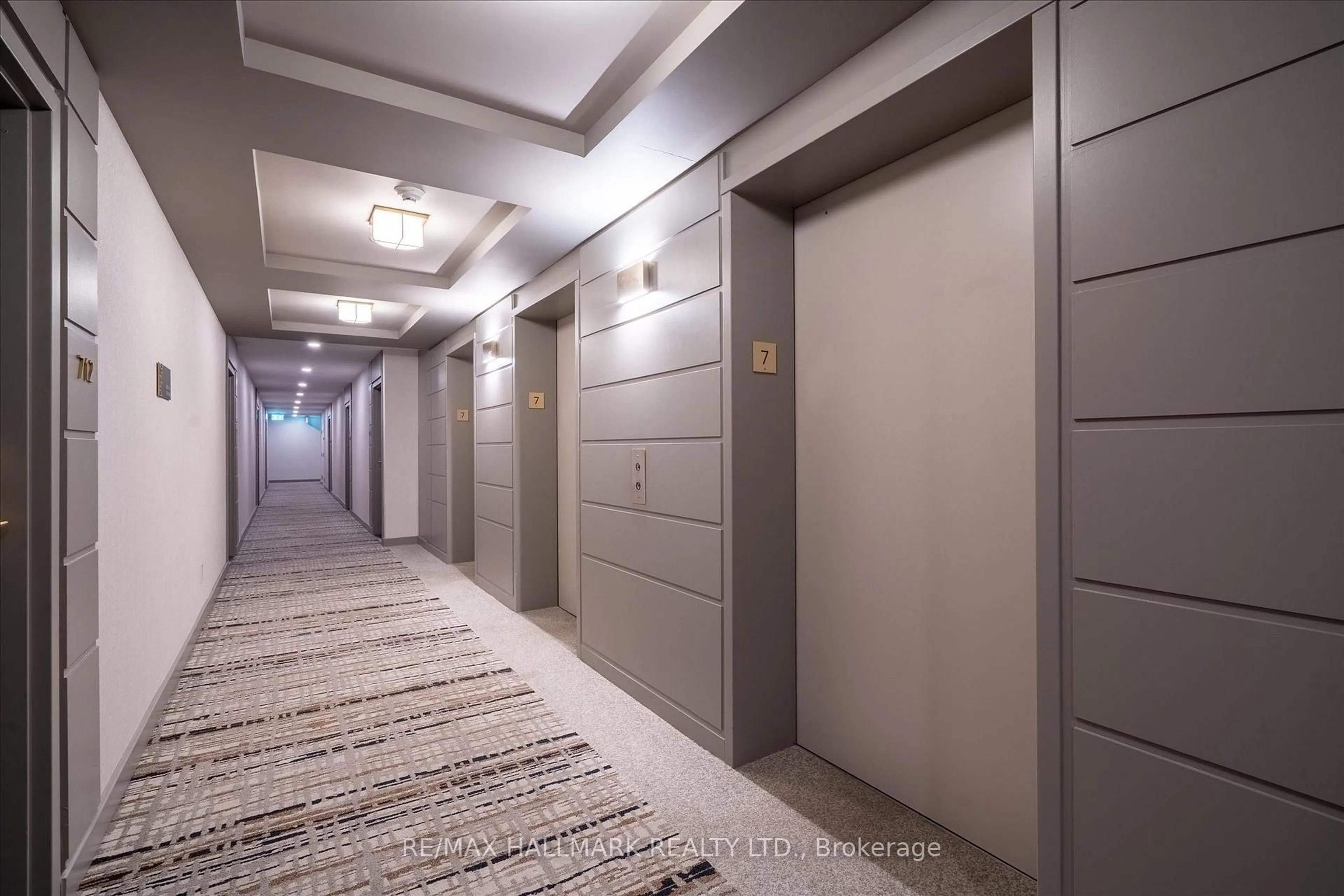 Indoor foyer for 230 King St #706, Toronto Ontario M5A 1K5