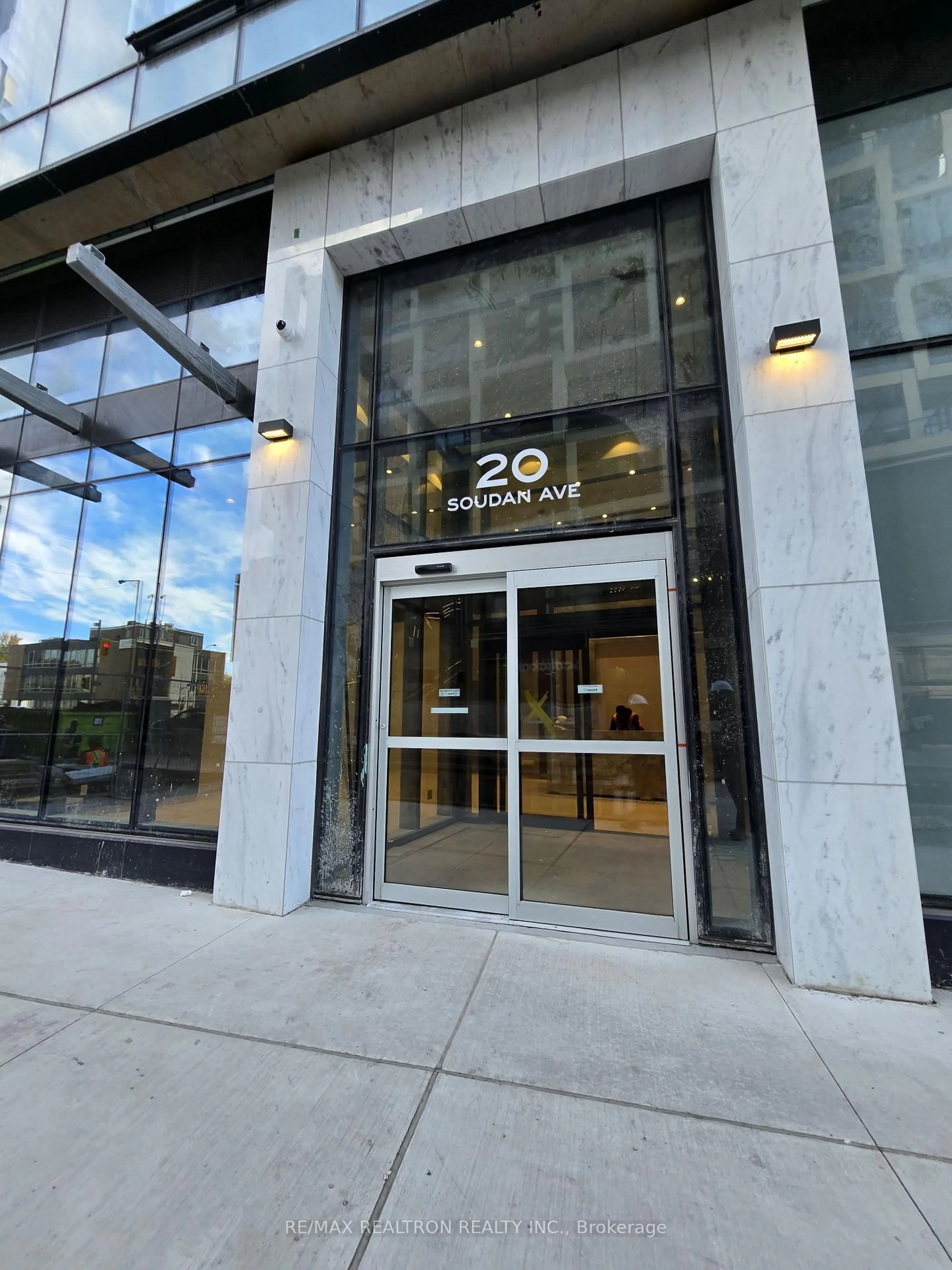 Indoor foyer for 20 Soudan Ave #1109, Toronto Ontario M4S 0E2