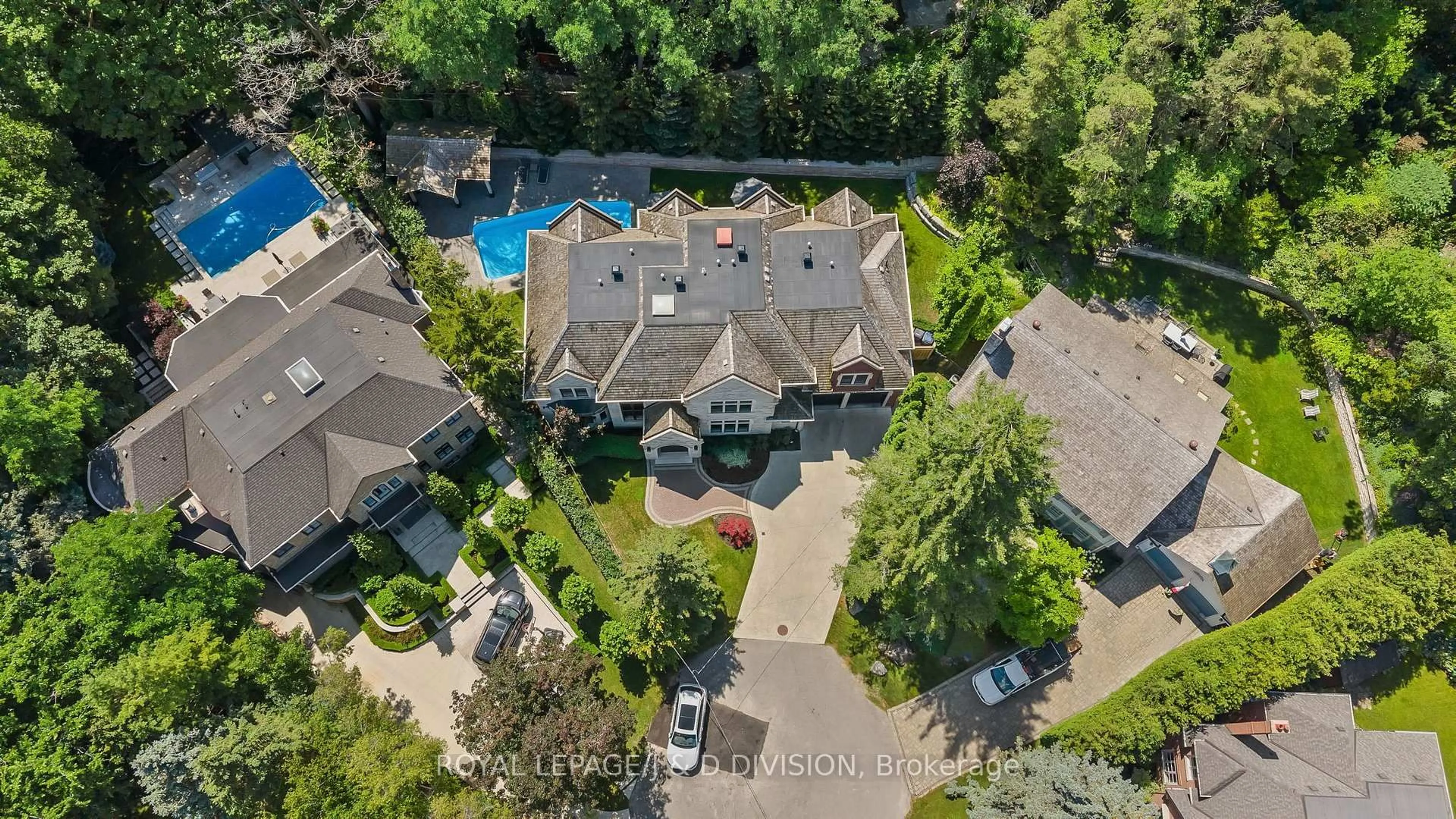 A pic from outside/outdoor area/front of a property/back of a property/a pic from drone, unknown for 5 Pine Forest Rd, Toronto Ontario M4N 3E6