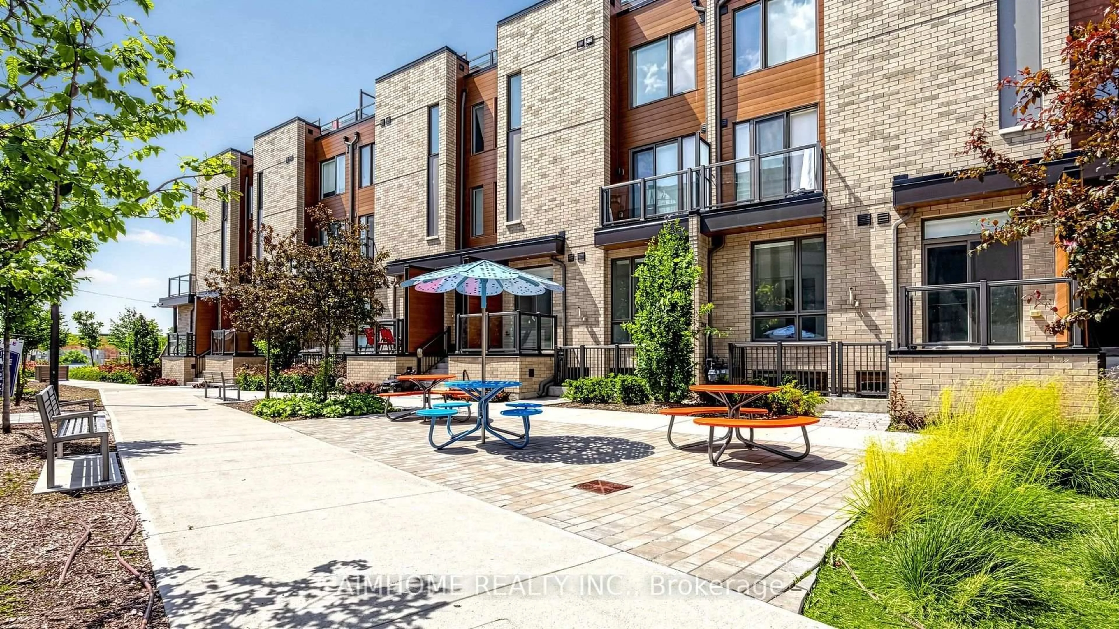Patio, street for 88 Turtle Island Rd #5, Toronto Ontario M6A 0E4