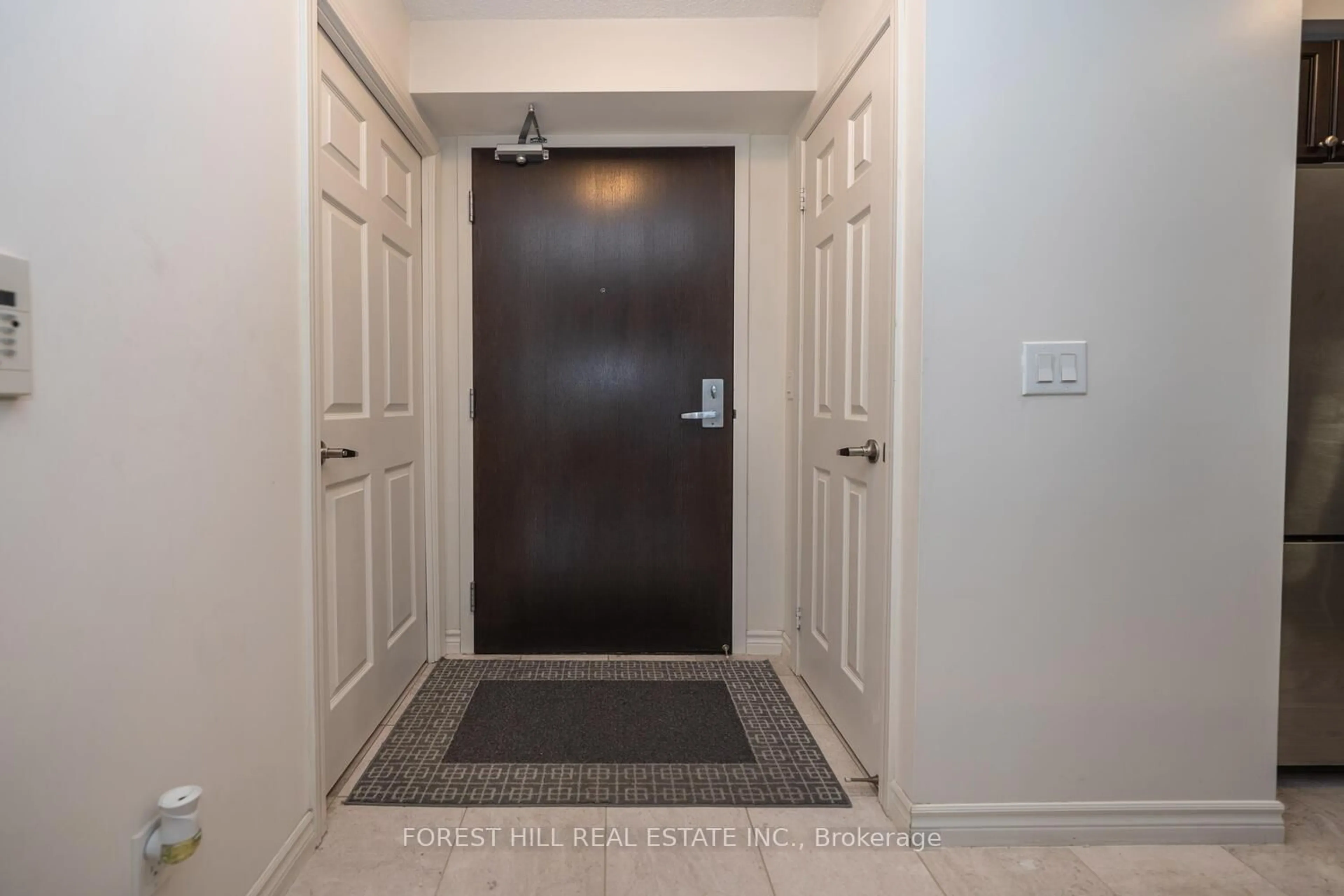 Indoor entryway for 25 Lower Simcoe St #1120, Toronto Ontario M5J 3A1