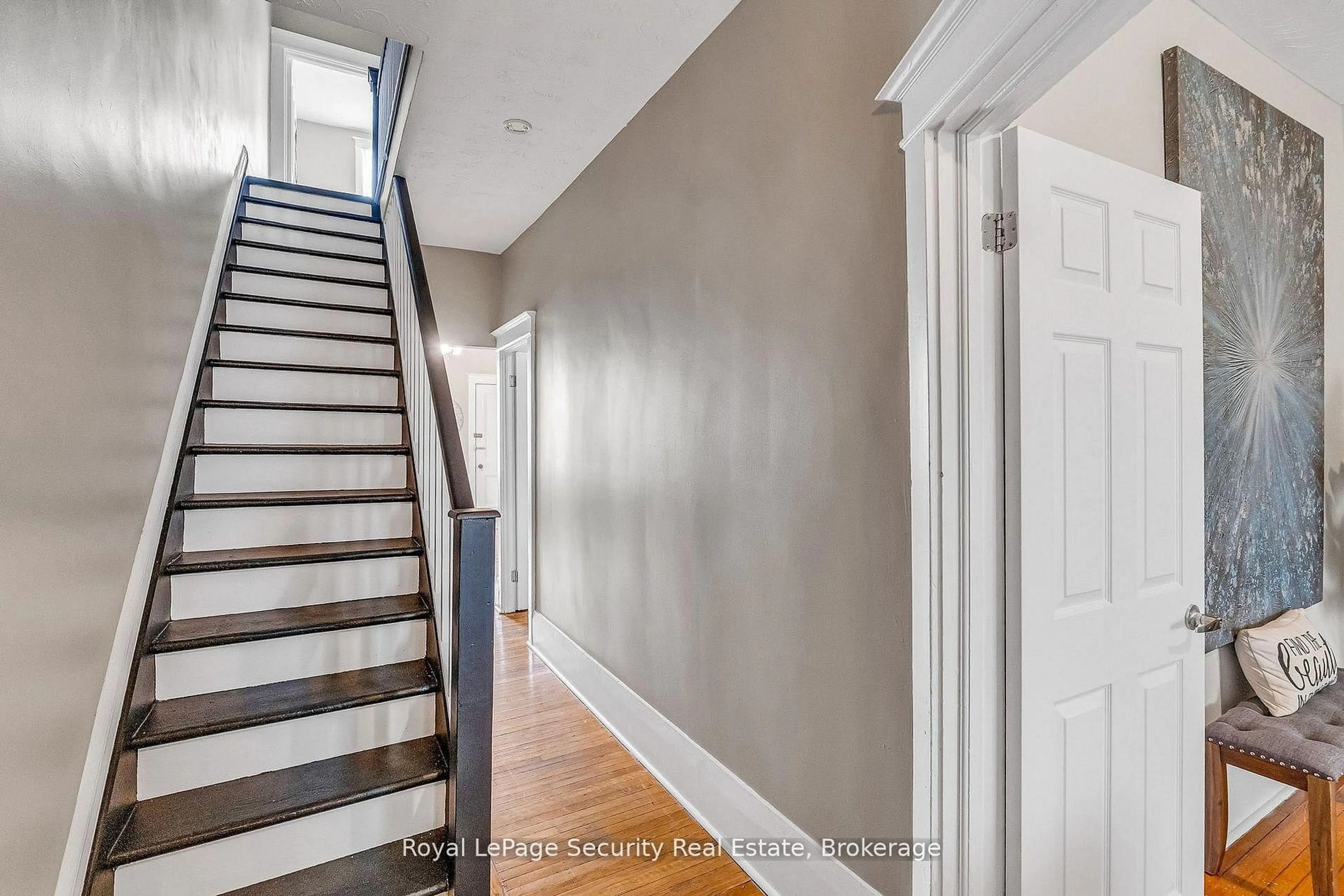Indoor entryway for 667 Ossington Ave, Toronto Ontario M6G 3T6