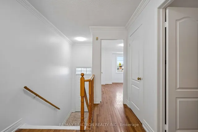 19 WARNER Ave, Toronto 4
