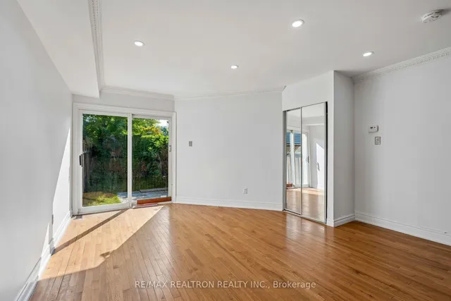 19 WARNER Ave, Toronto 5