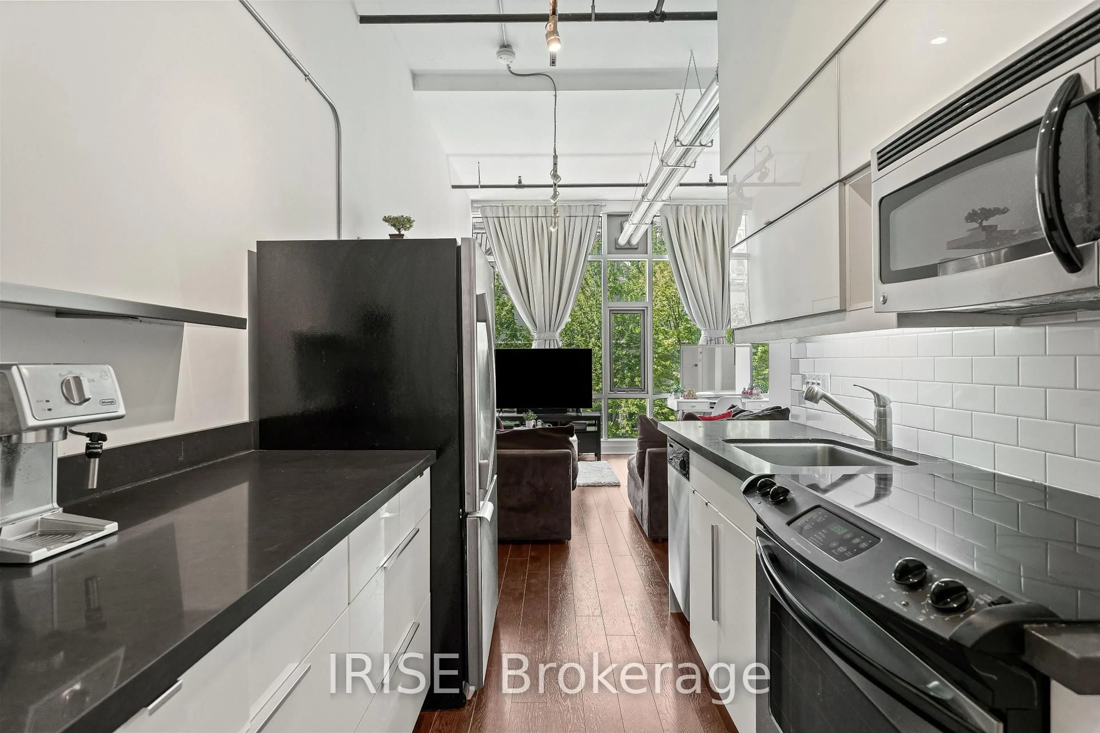 Unknown for 477 Richmond St #305, Toronto Ontario M5V 3E7