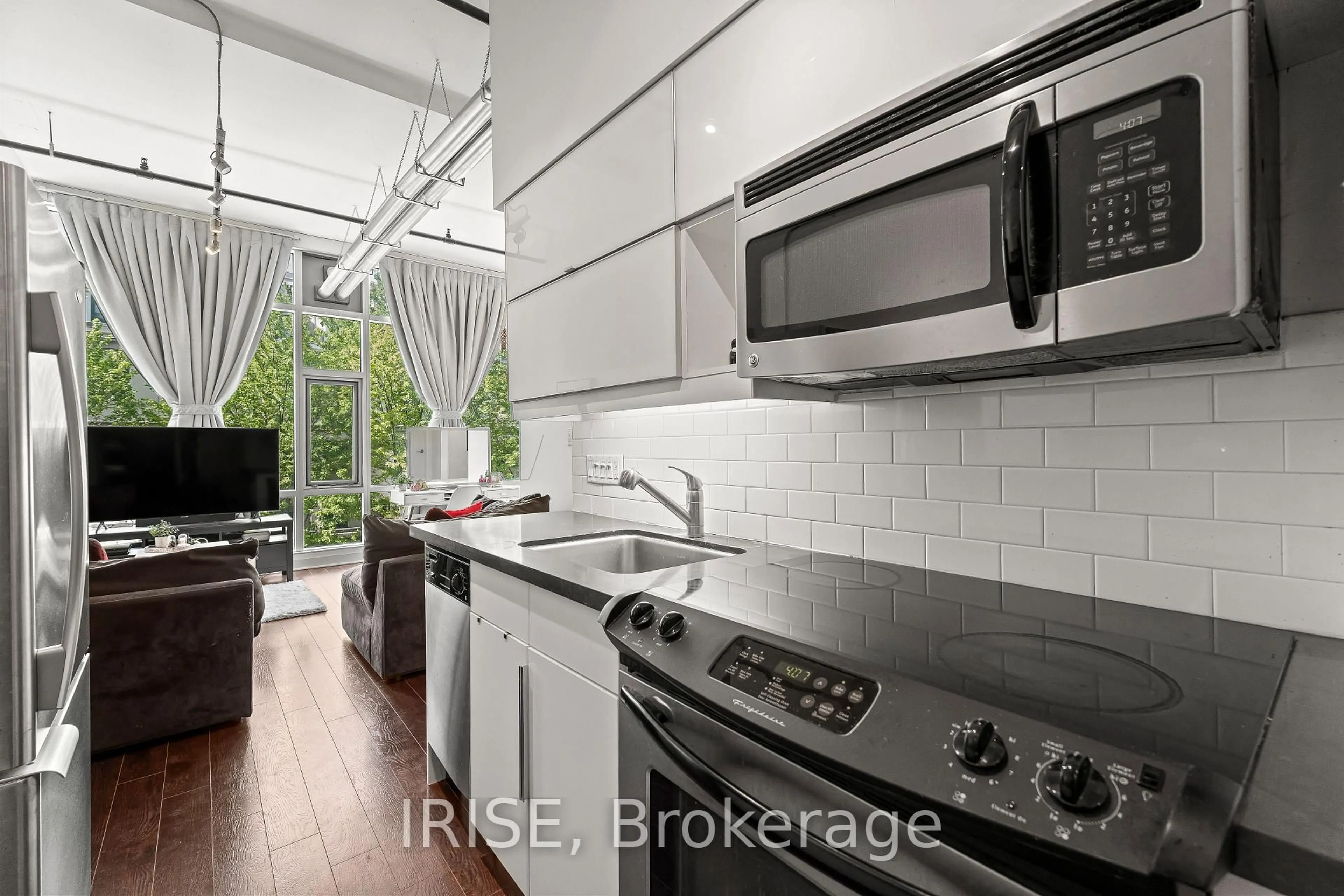 Unknown for 477 Richmond St #305, Toronto Ontario M5V 3E7