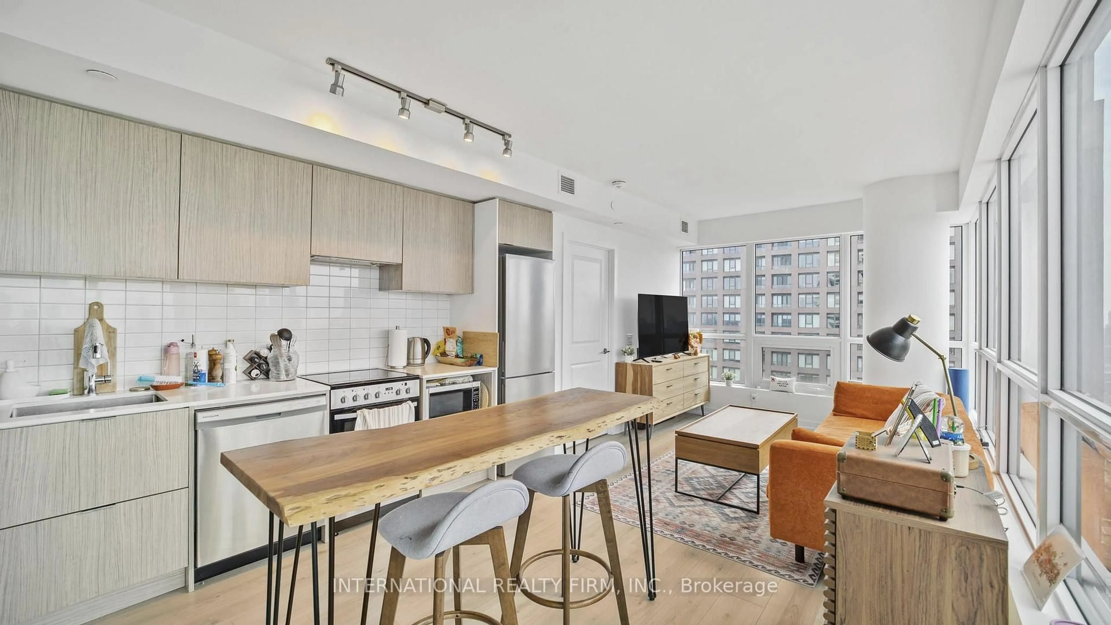 Open concept kitchen, unknown for 395 Bloor St #4602, Toronto Ontario M4W 1H7