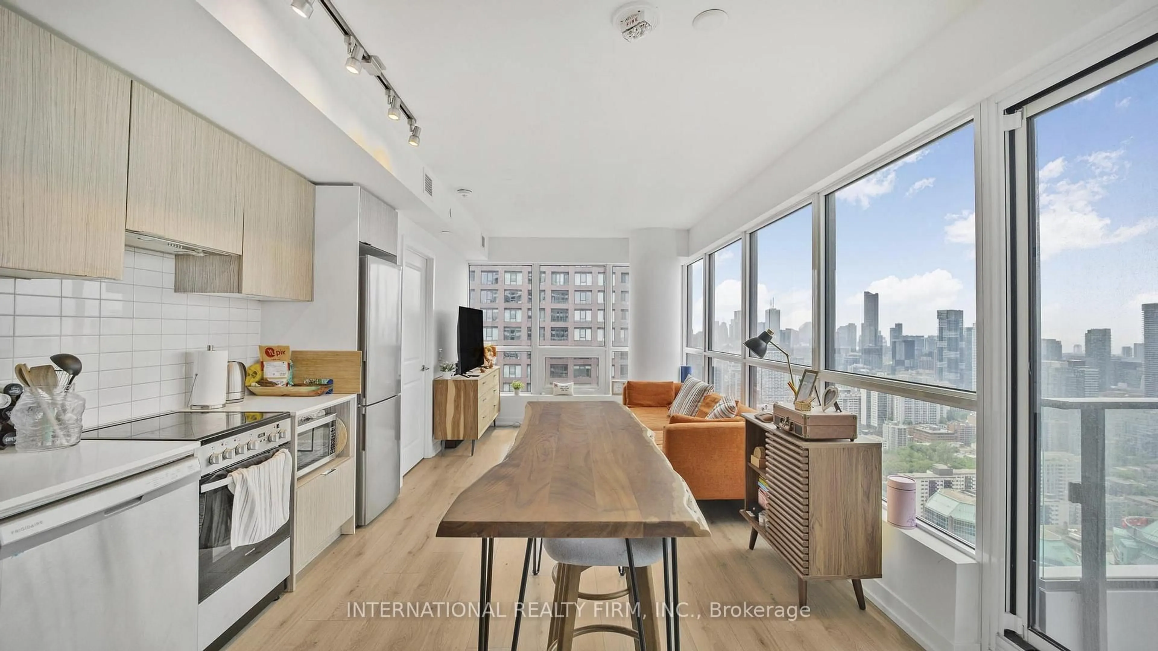 Open concept kitchen, unknown for 395 Bloor St #4602, Toronto Ontario M4W 1H7