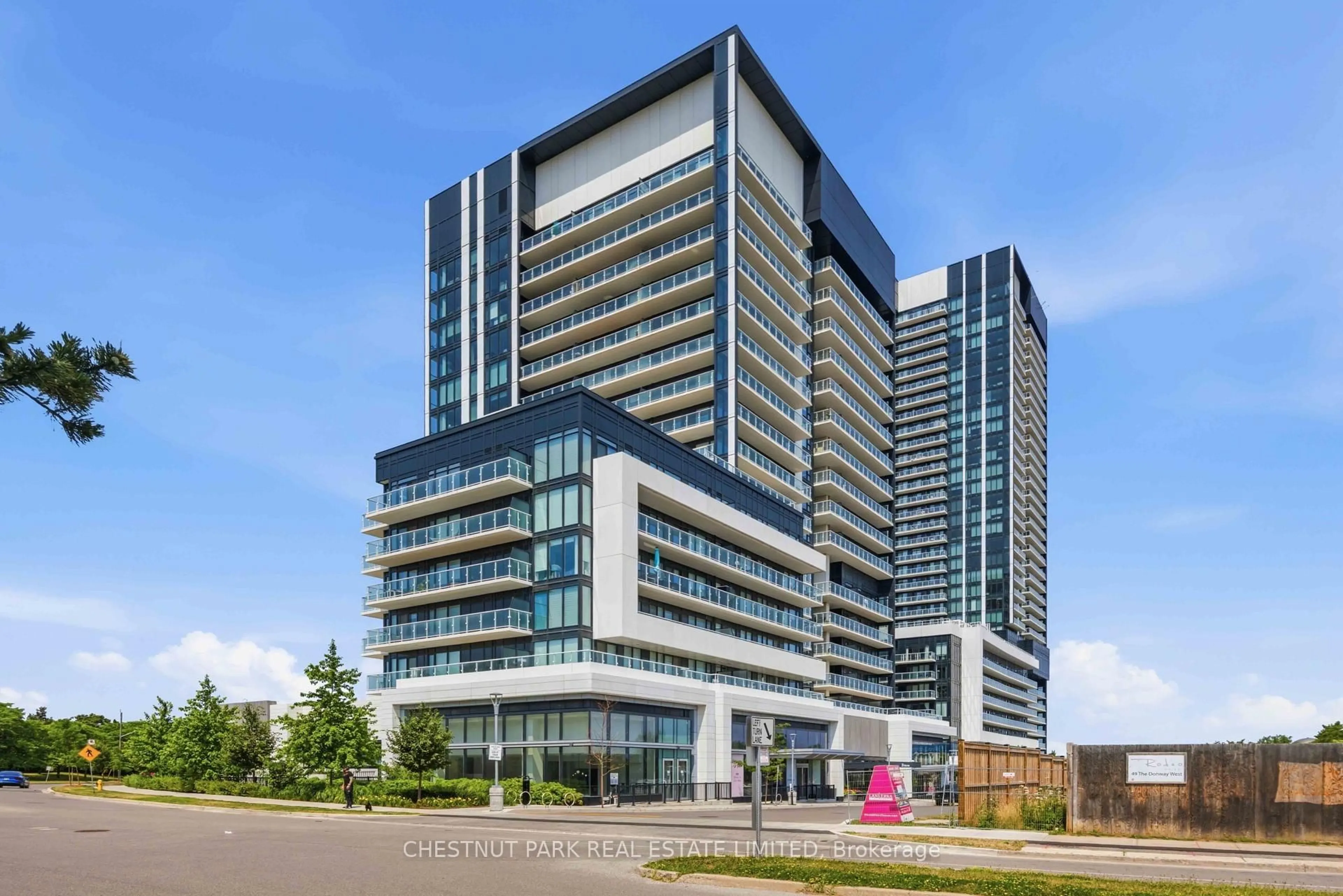 Indoor foyer for 20 O'Neill Rd #TH104, Toronto Ontario M3C 0R2