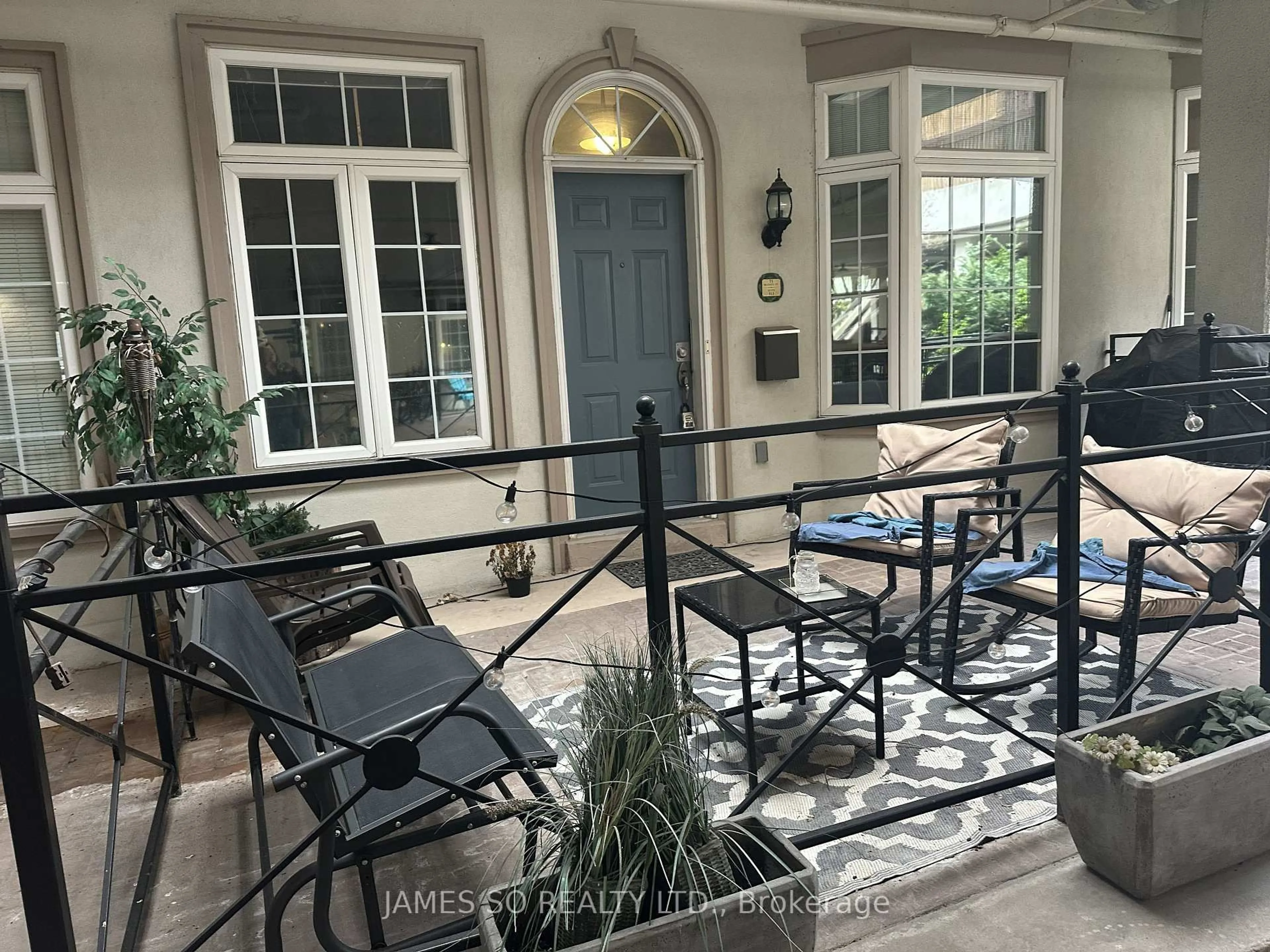 Patio, street for 71 Mccaul St #113, Toronto Ontario M5T 2X1