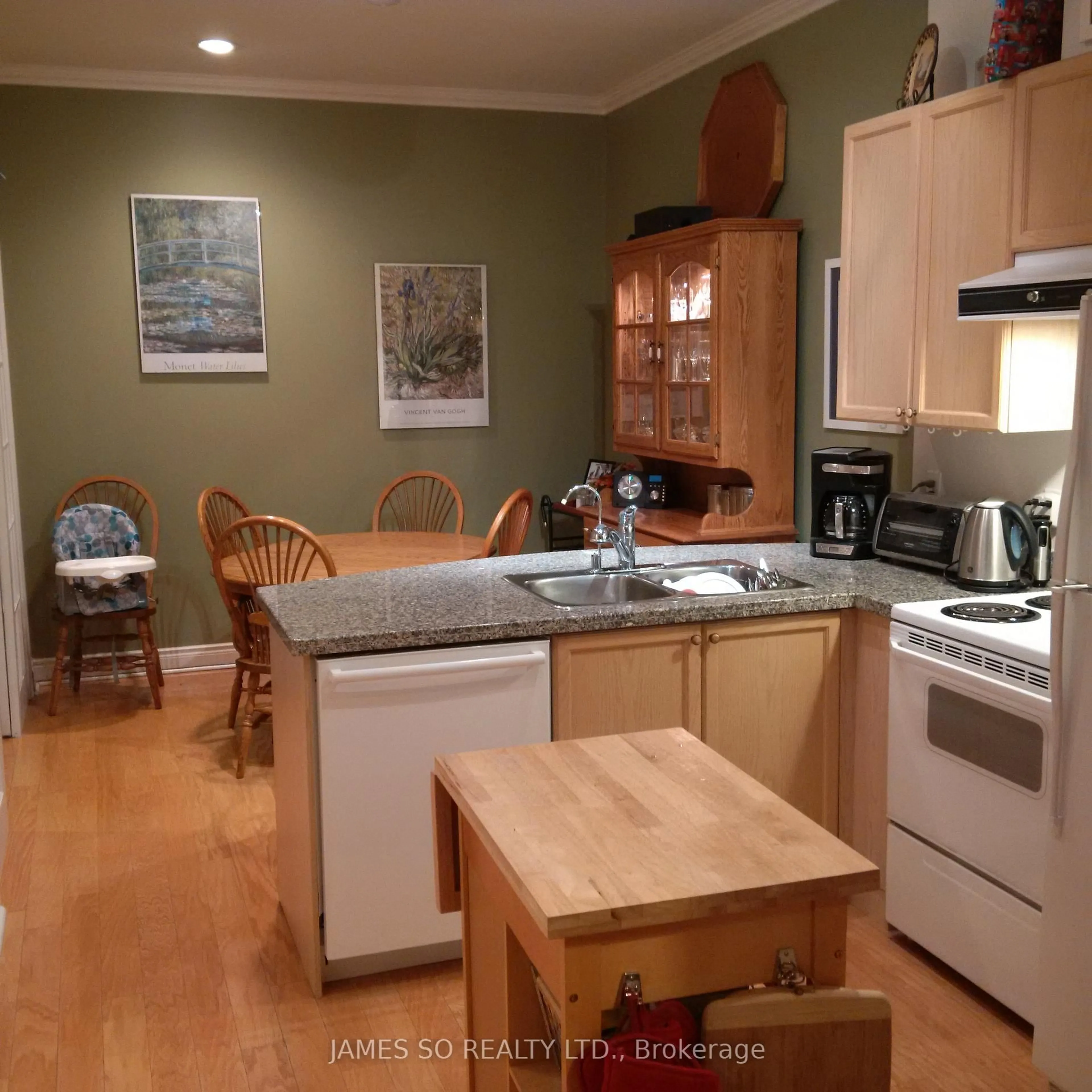 Standard kitchen, wood/laminate floor for 71 Mccaul St #113, Toronto Ontario M5T 2X1