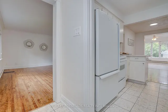 128 Leacrest Rd, Toronto 5