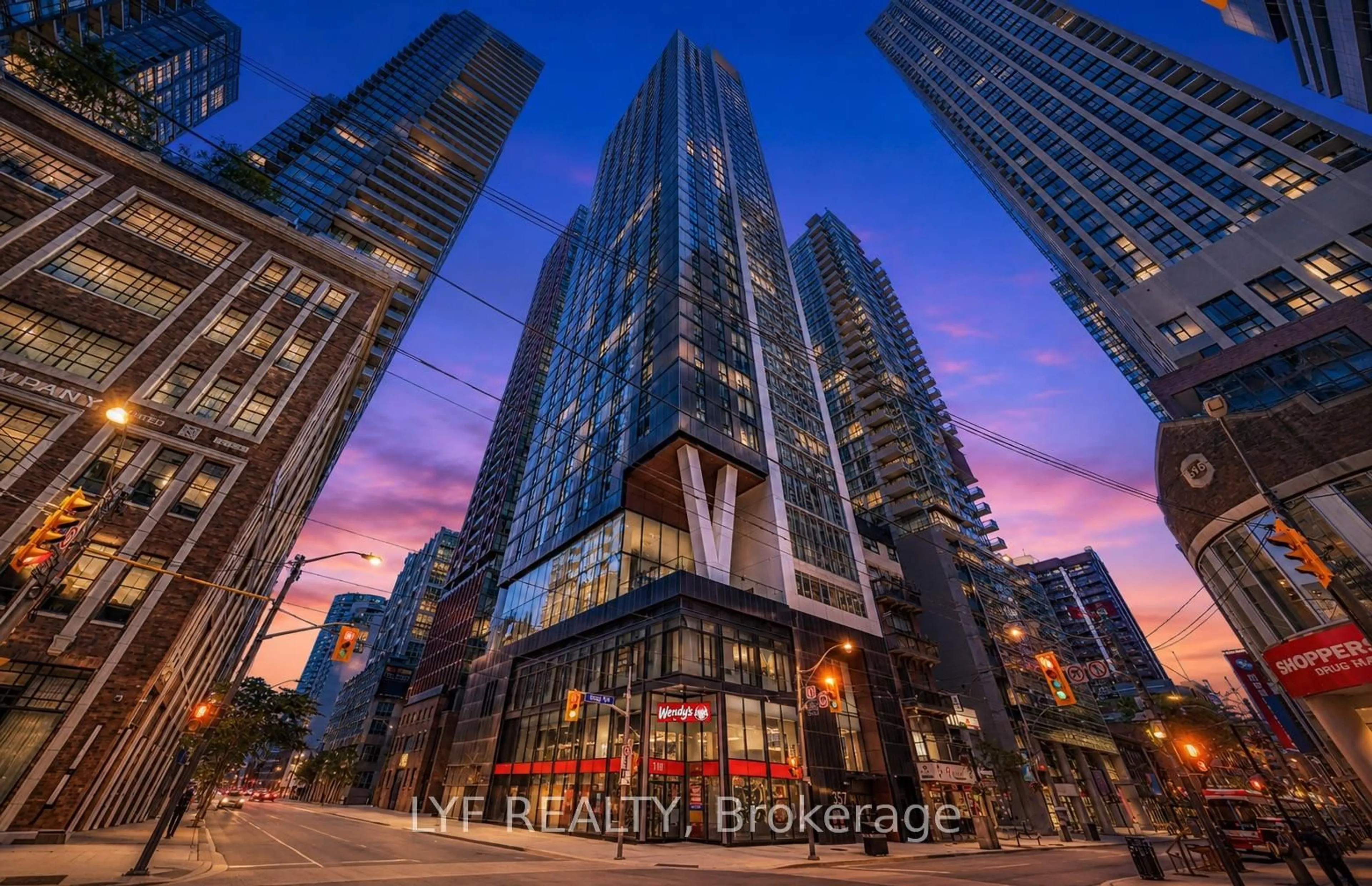 Blurry image for 357 King St #2403, Toronto Ontario M5V 0S7