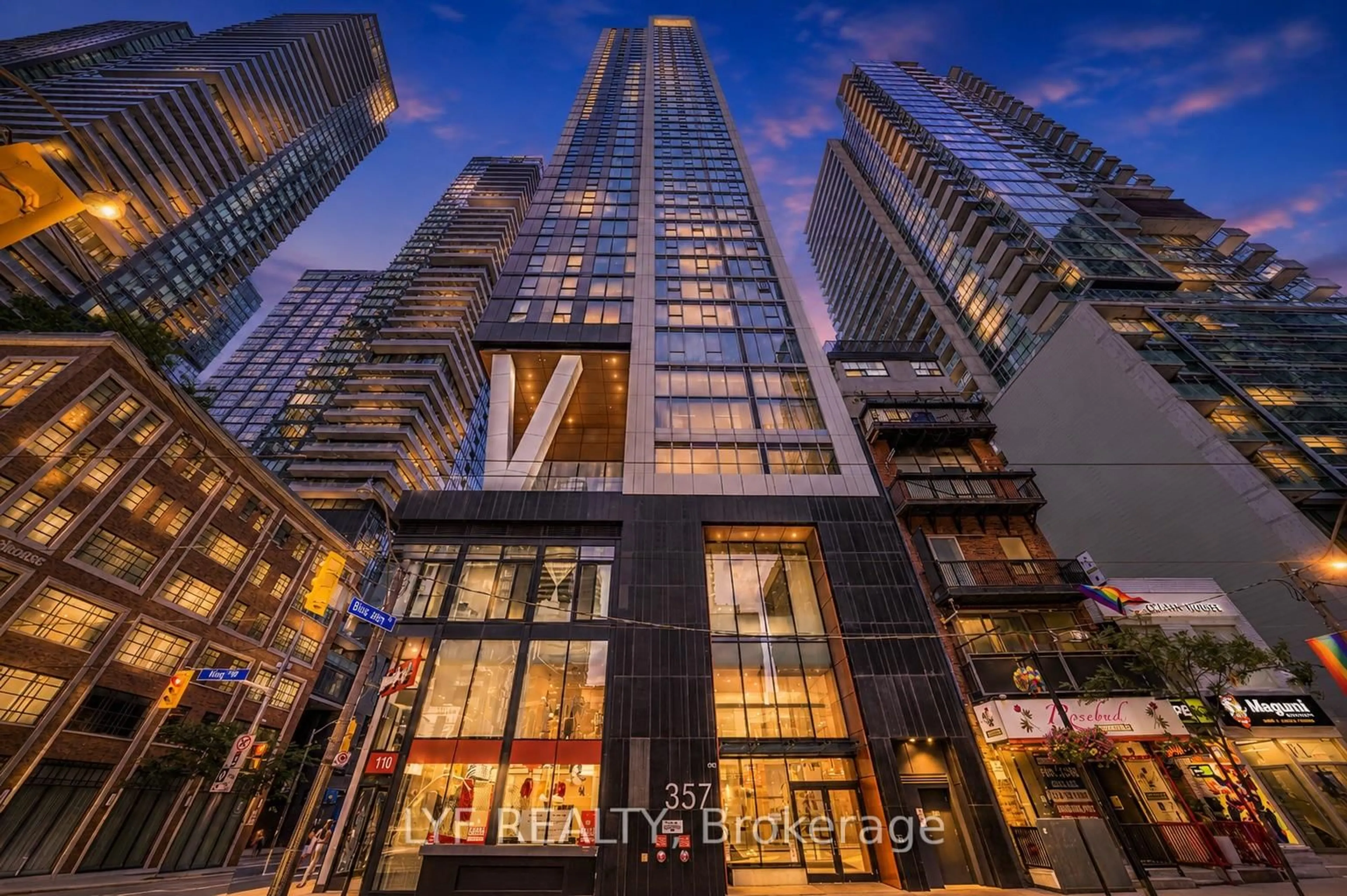 Indoor foyer for 357 King St #2403, Toronto Ontario M5V 0S7