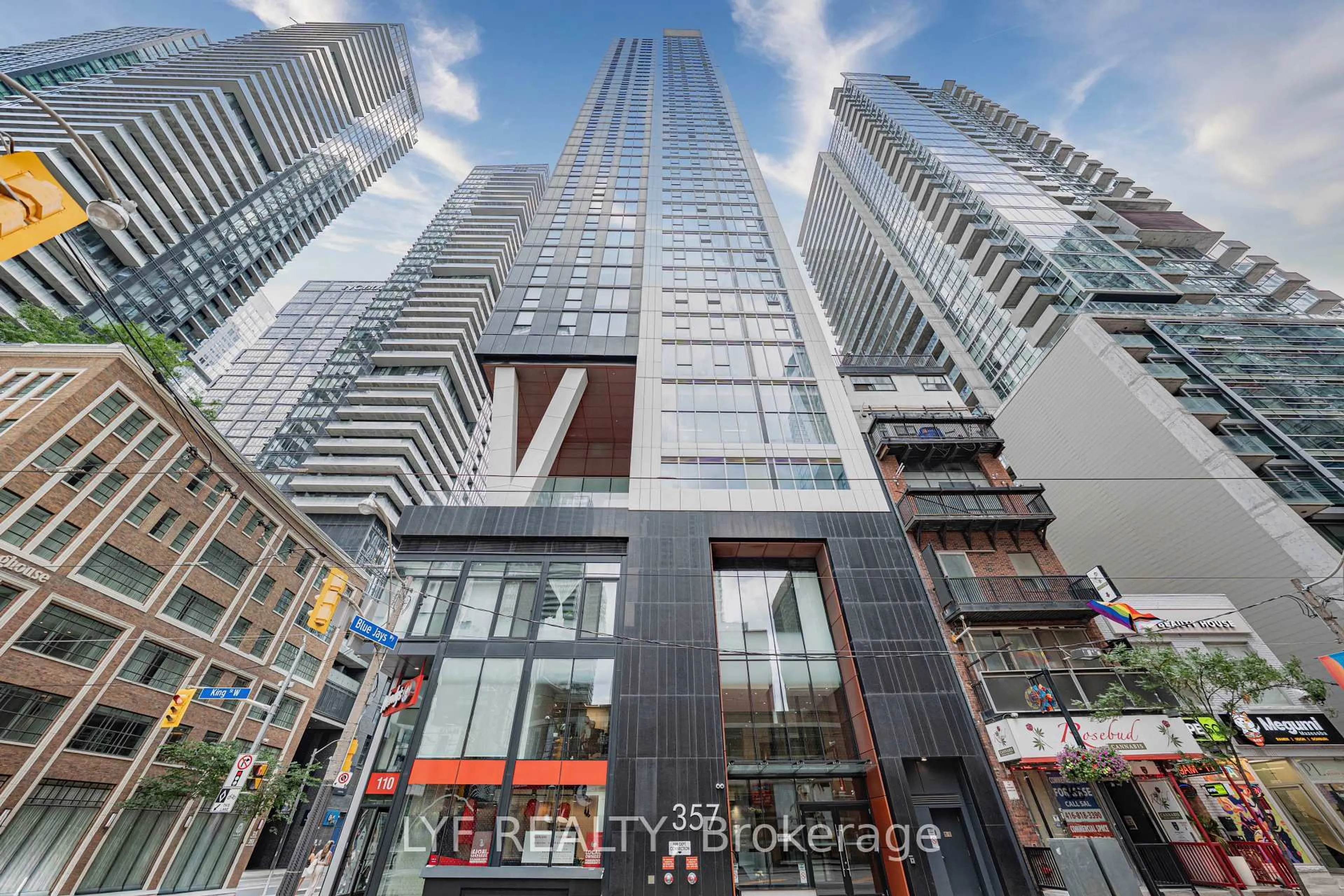Indoor foyer for 357 King St #2403, Toronto Ontario M5V 0S7