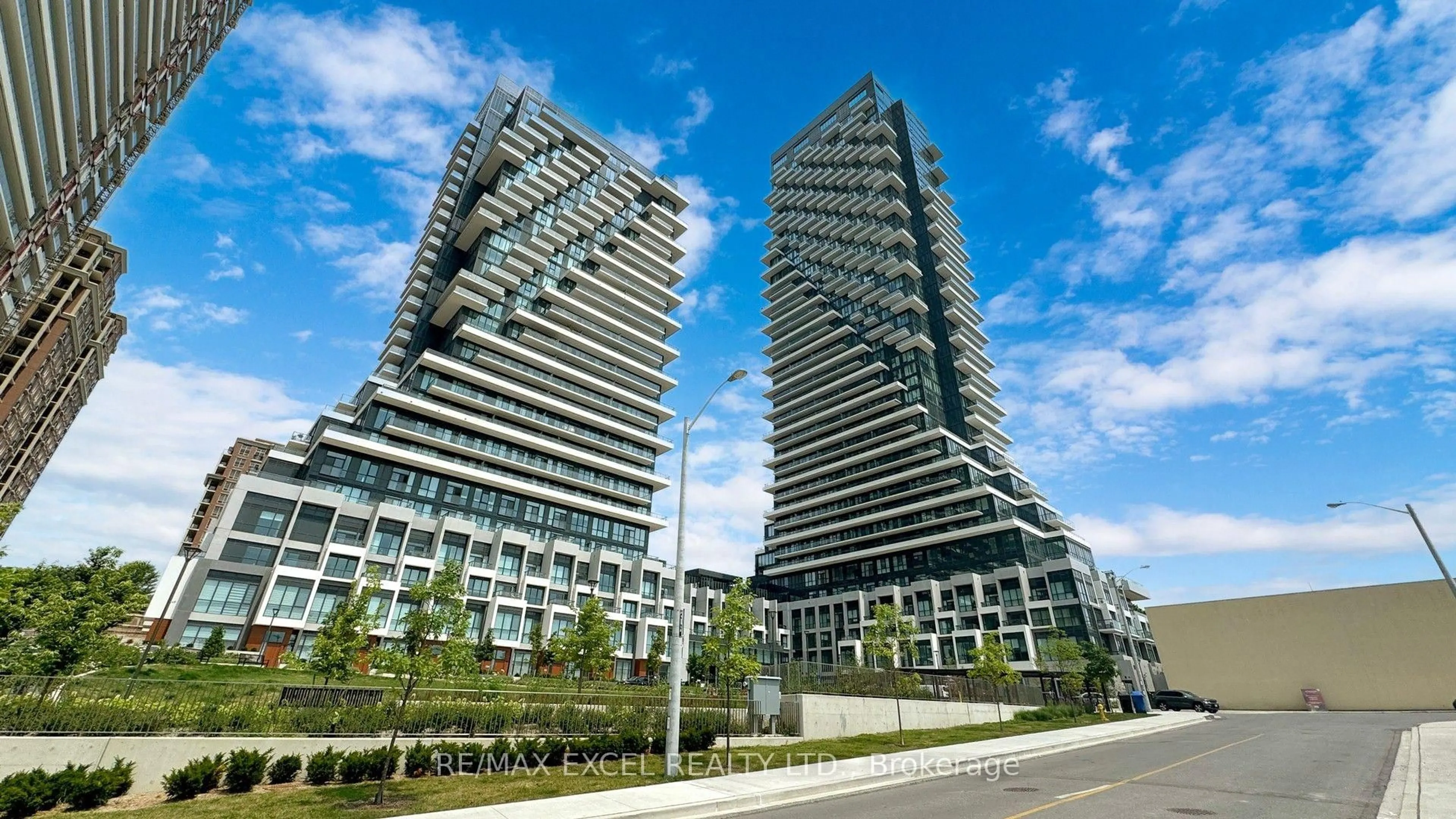 Indoor foyer for 20 Inn On The Park Dr #2331, Toronto Ontario M3C 0P8