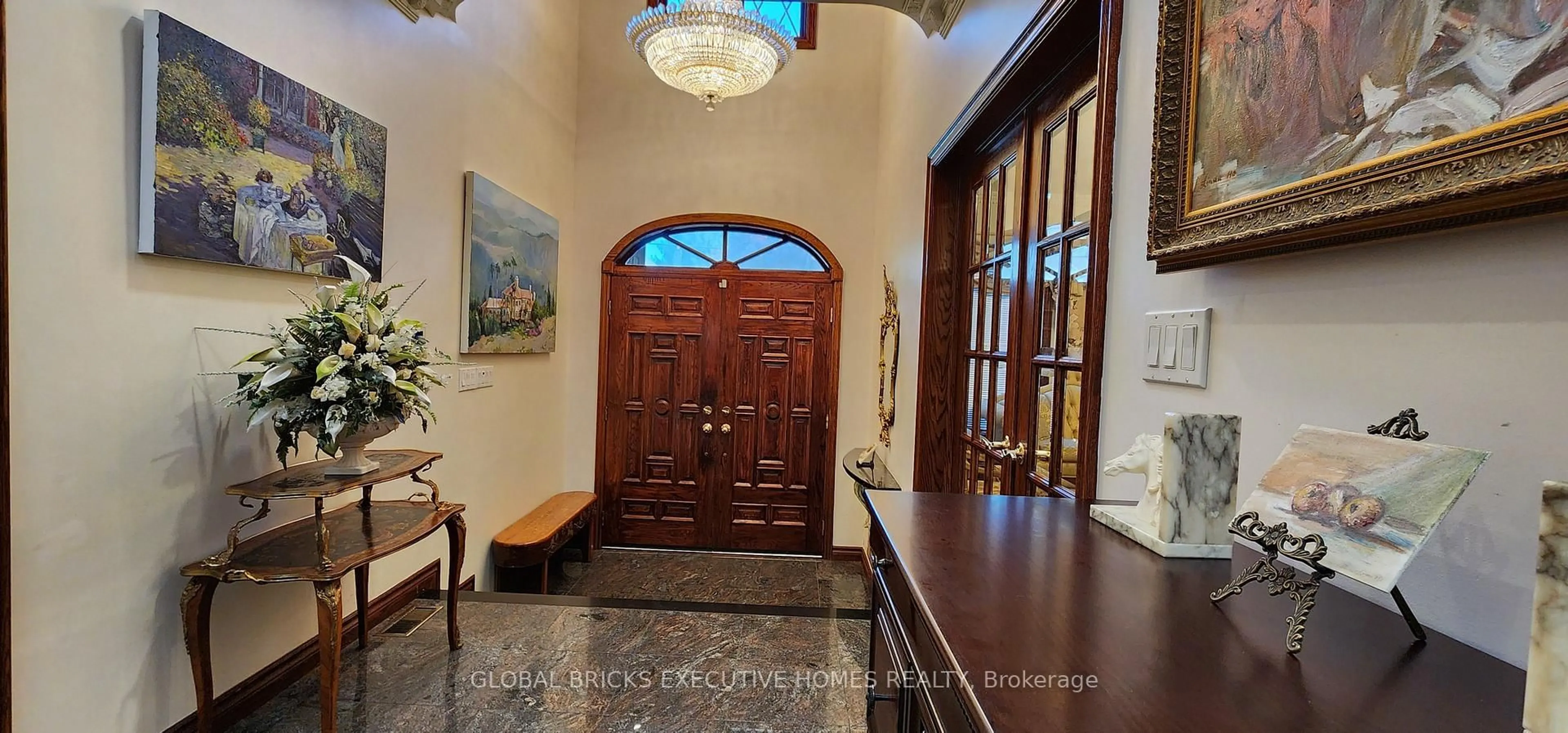 Indoor foyer for 375 Princess Ave, Toronto Ontario M2N 3S7