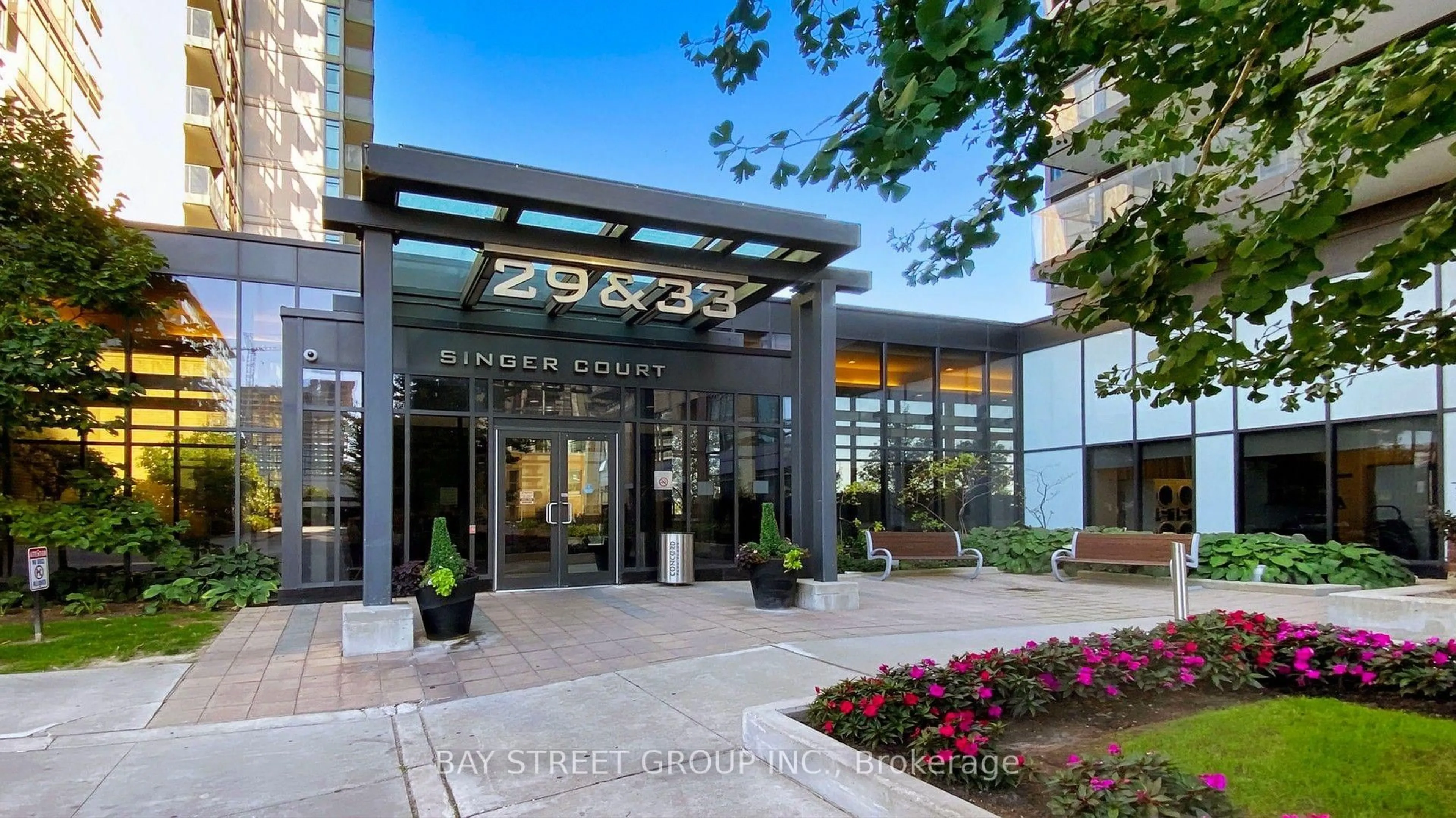 Indoor foyer for 33 Singer Crt #Ph02, Toronto Ontario M2K 0B4