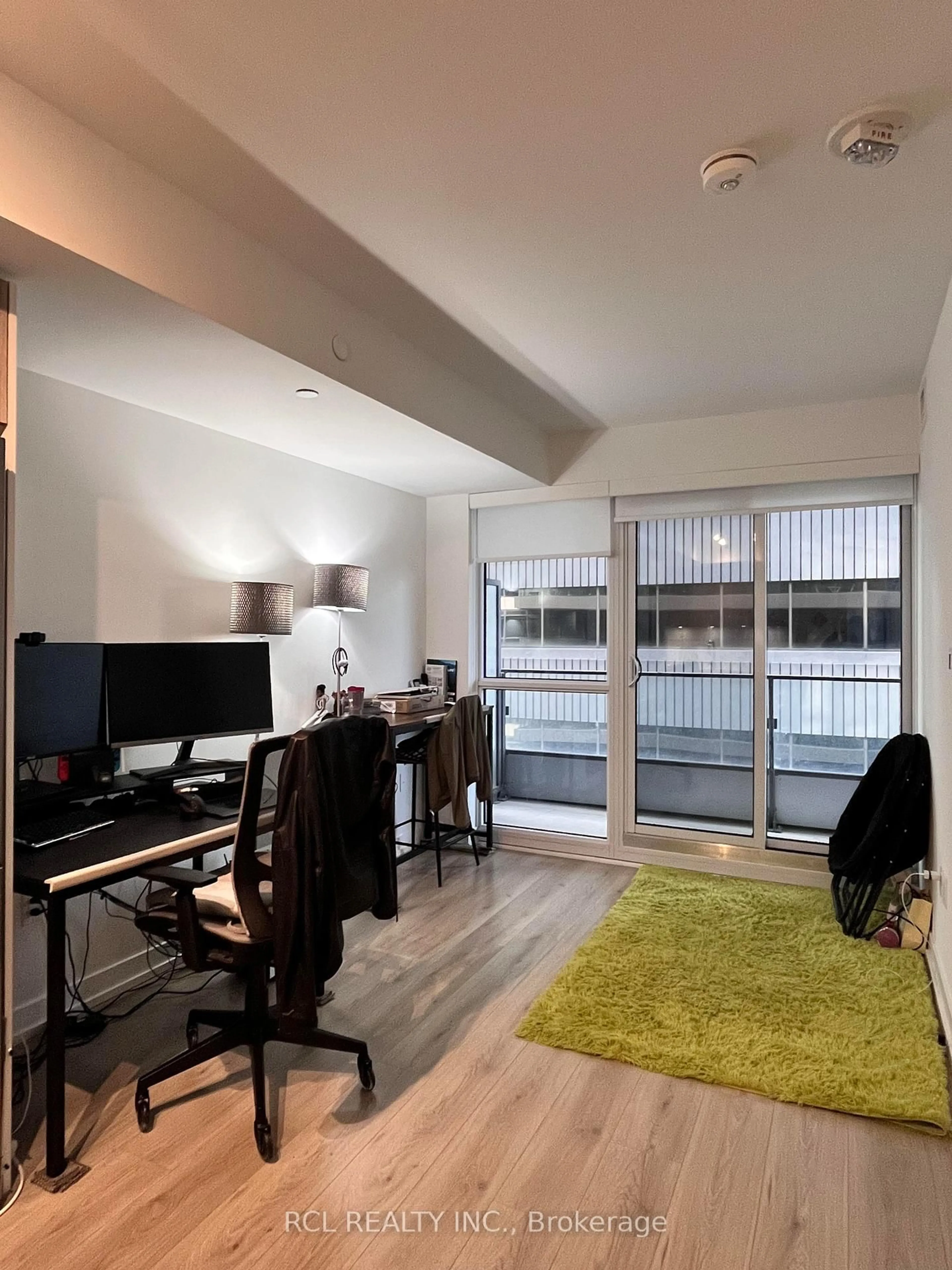 A pic of a room for 395 Bloor St #1204, Toronto Ontario M4W 0B4