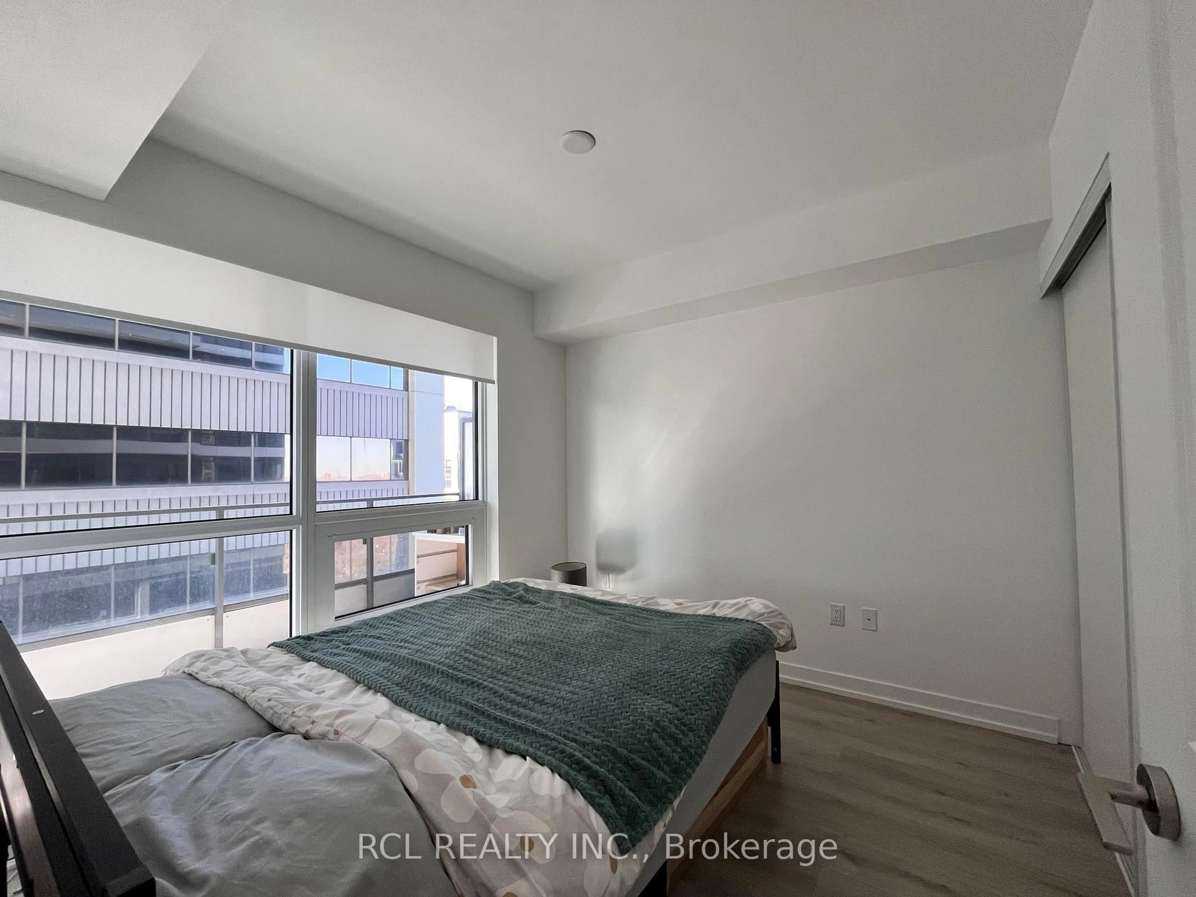 A pic of a room for 395 Bloor St #1204, Toronto Ontario M4W 0B4