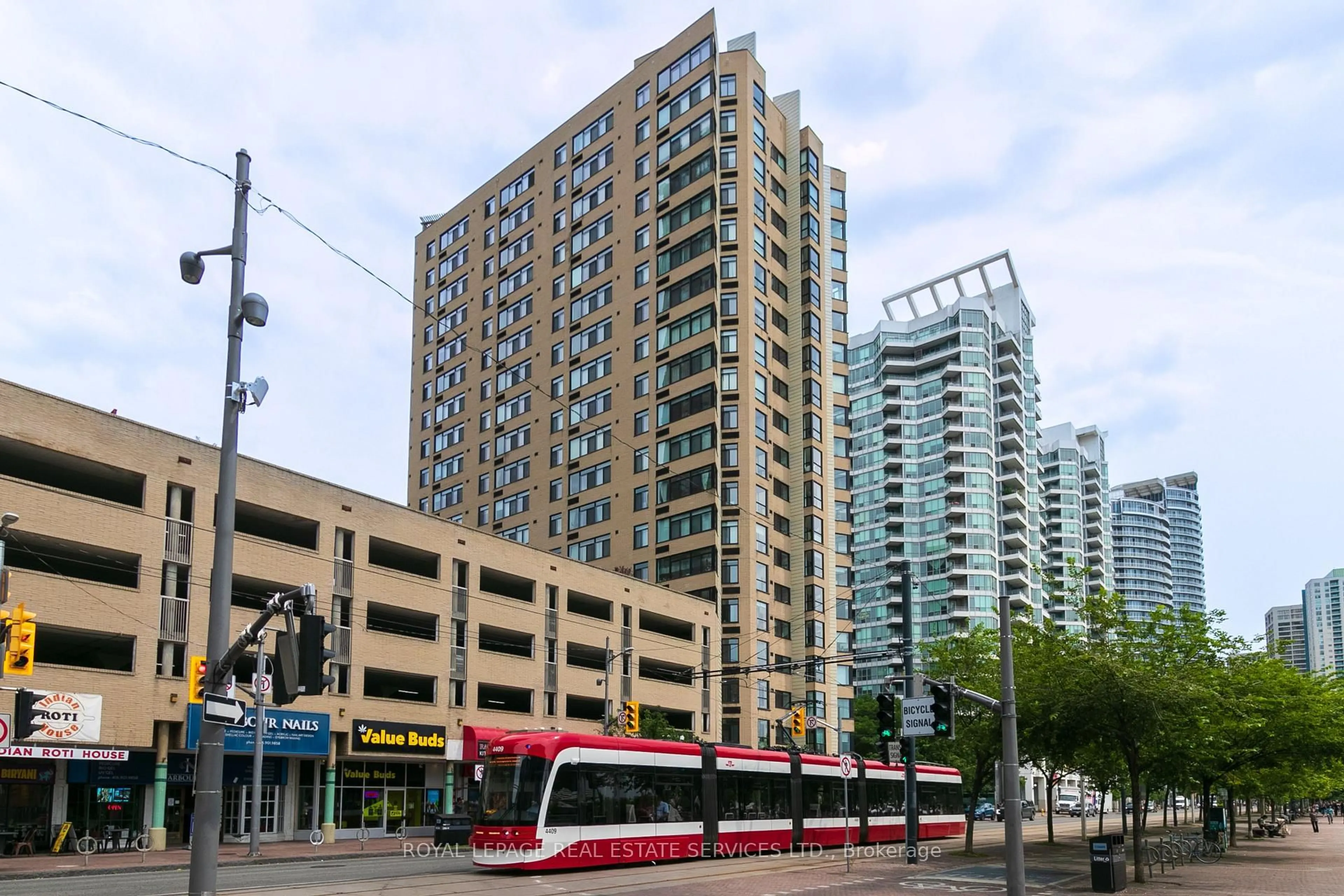 Patio, unknown for 250 Queens Quay #1104, Toronto Ontario M5J 2N2