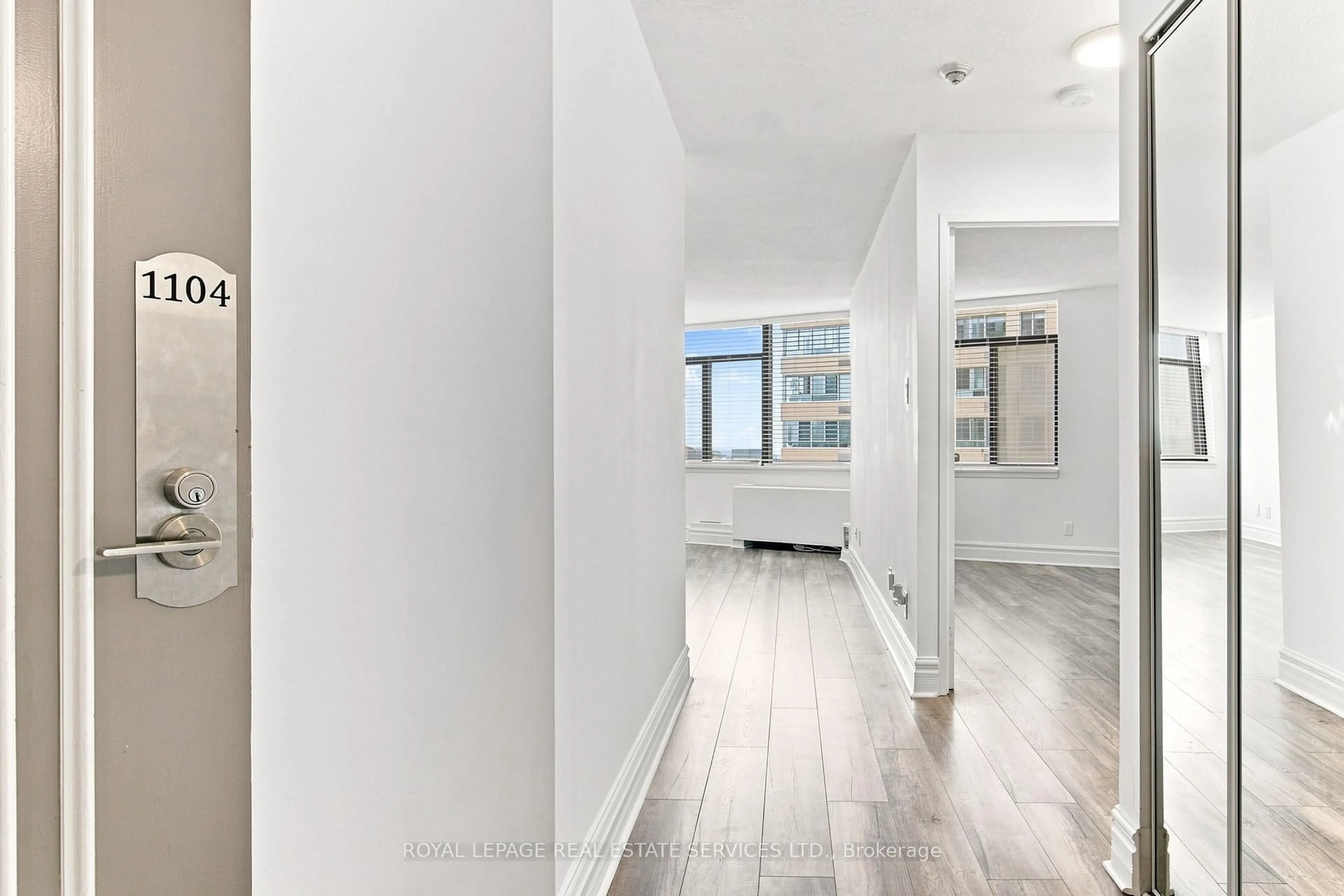 Unknown for 250 Queens Quay #1104, Toronto Ontario M5J 2N2