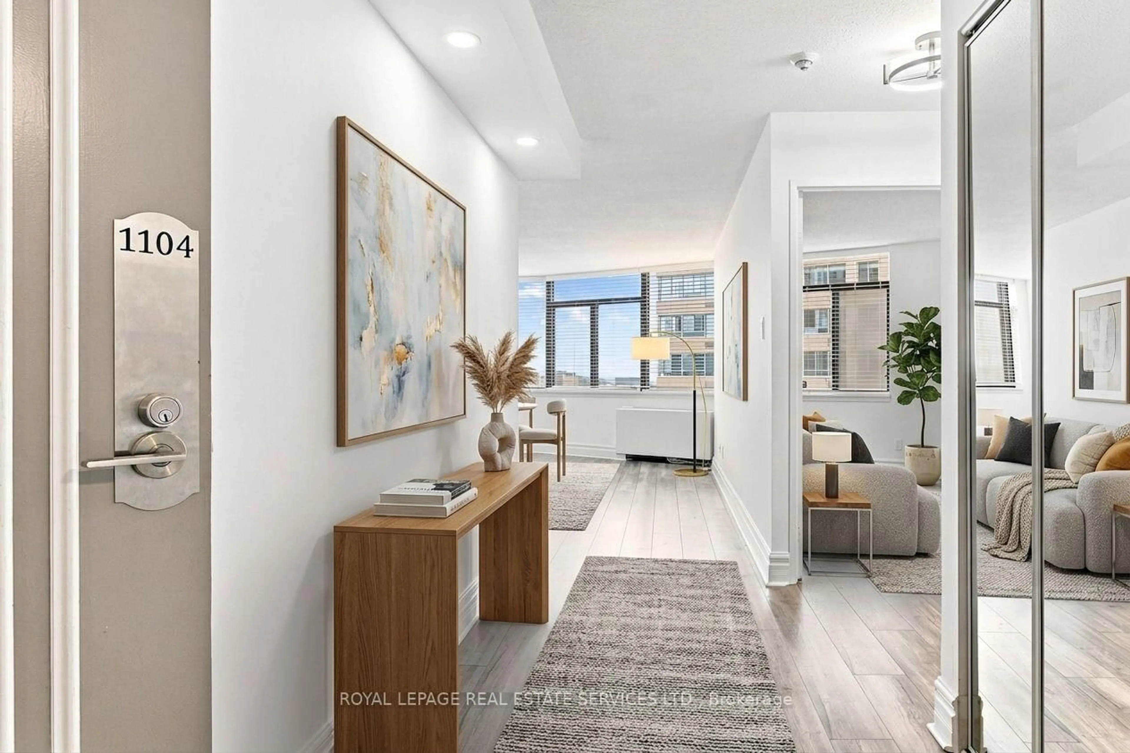 Indoor entryway for 250 Queens Quay #1104, Toronto Ontario M5J 2N2